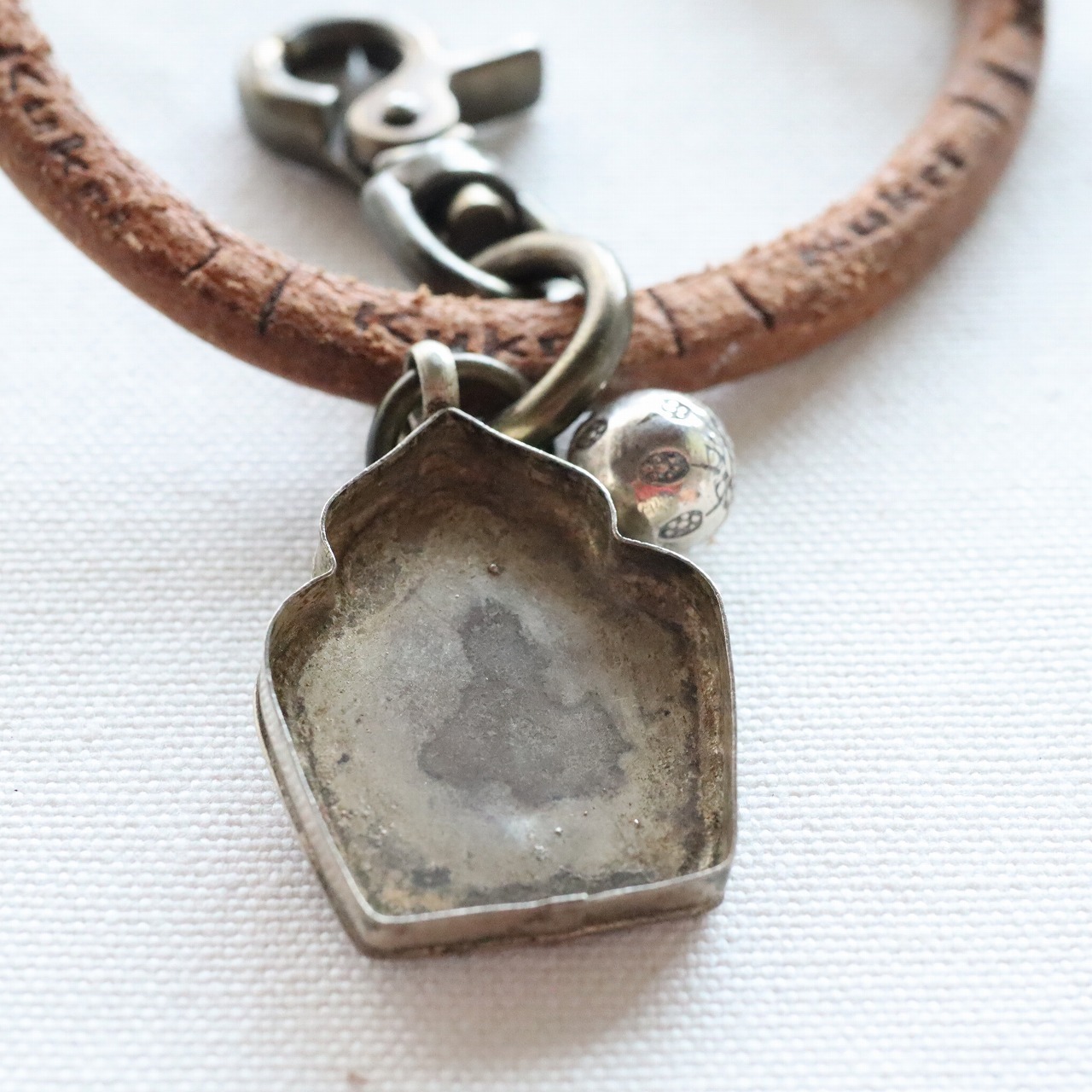 アッセンブル レザーキーリング｜Assemble ONE-OFF Leather Keyring｜A004