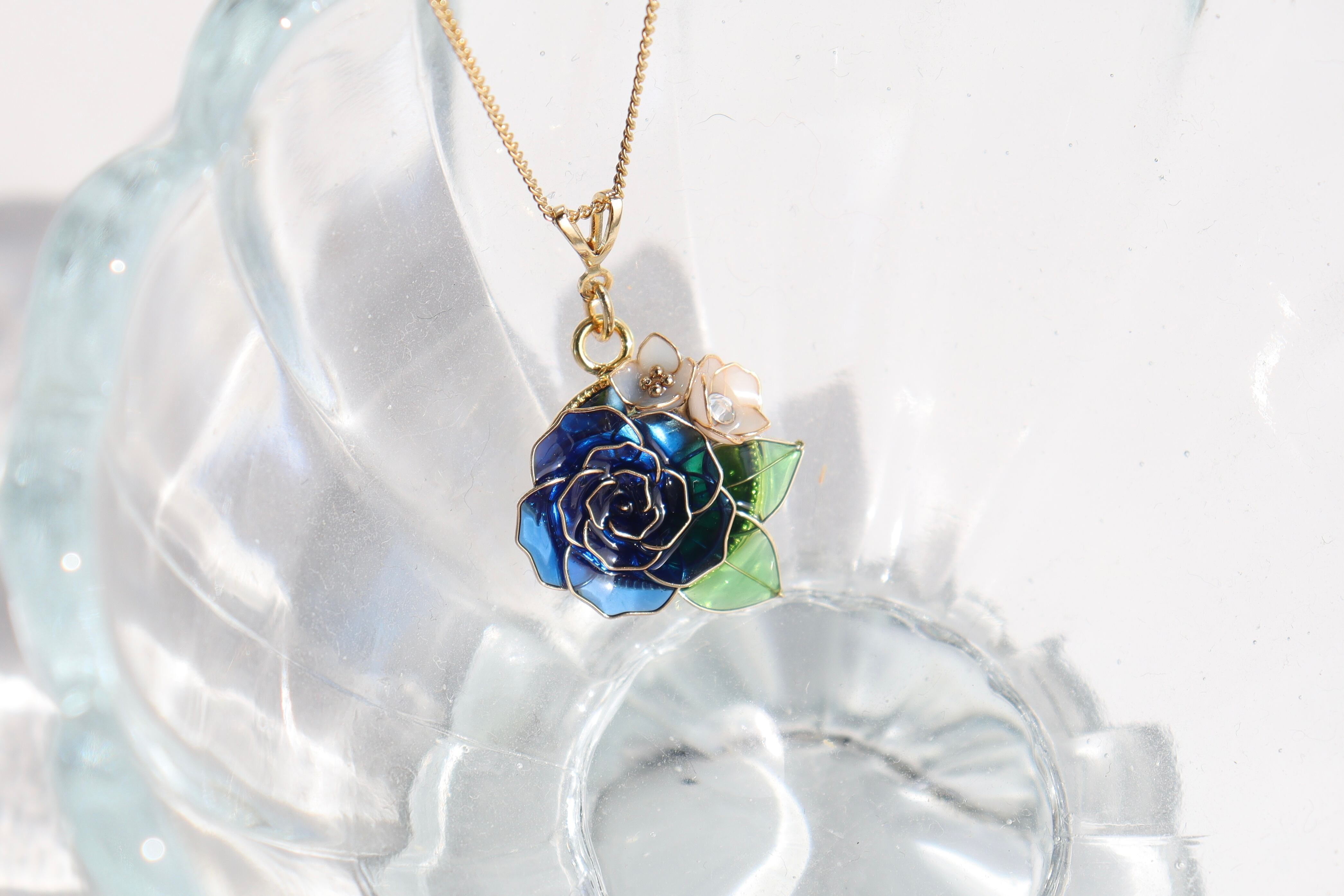 青い薔薇のネックレス | 華の苗