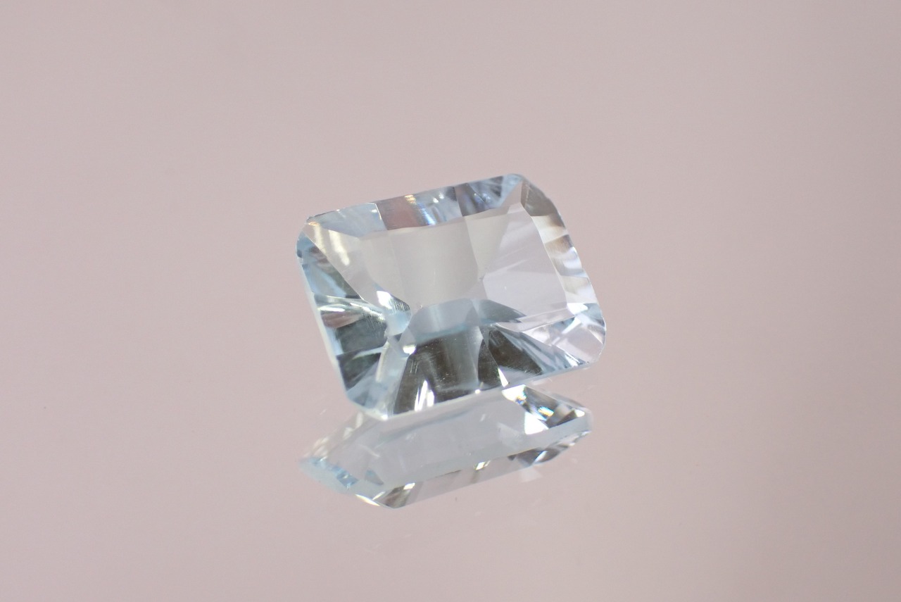 ブルートパーズ(コンケーブカット)　5.86ct　[C10‐111]