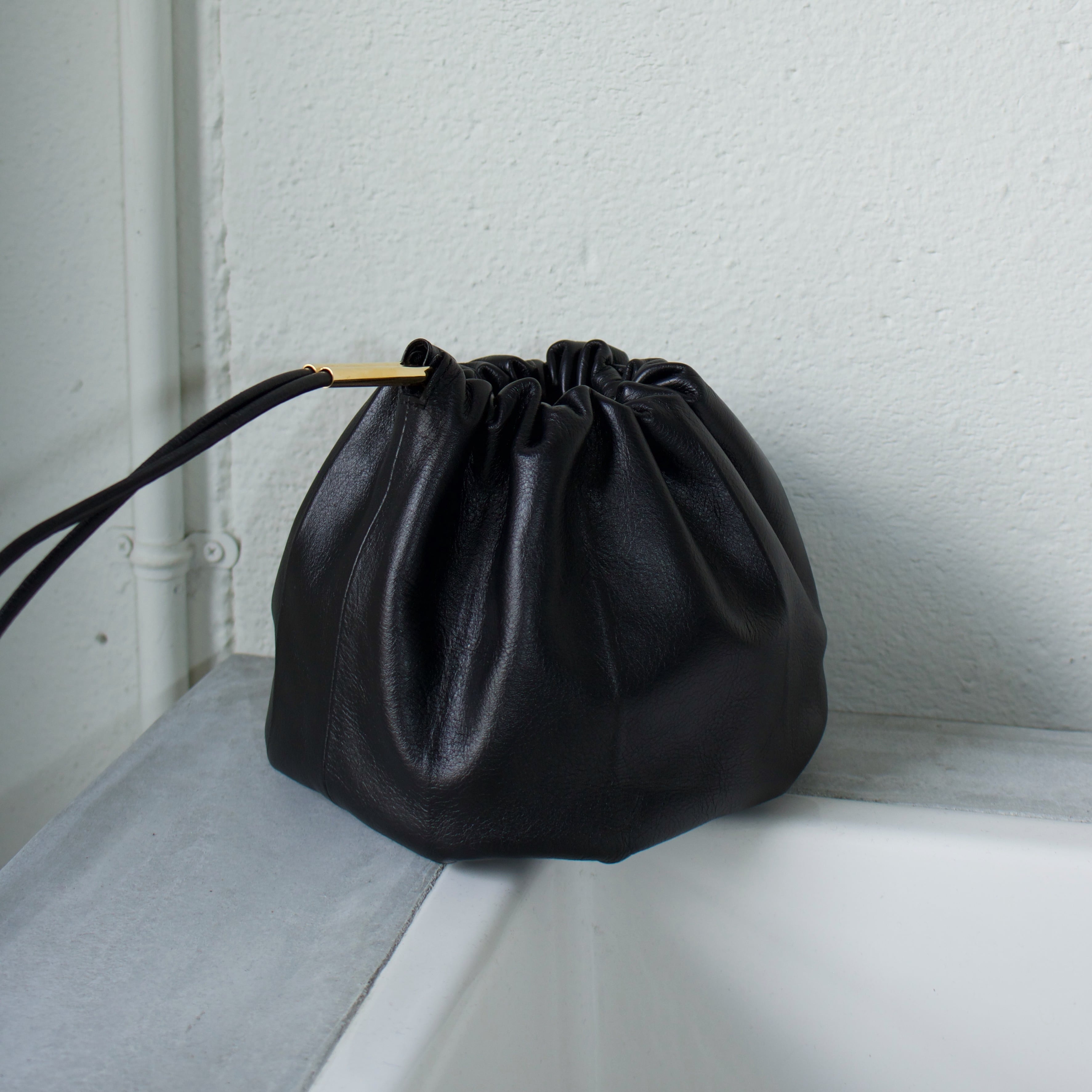 ilk / black | yol