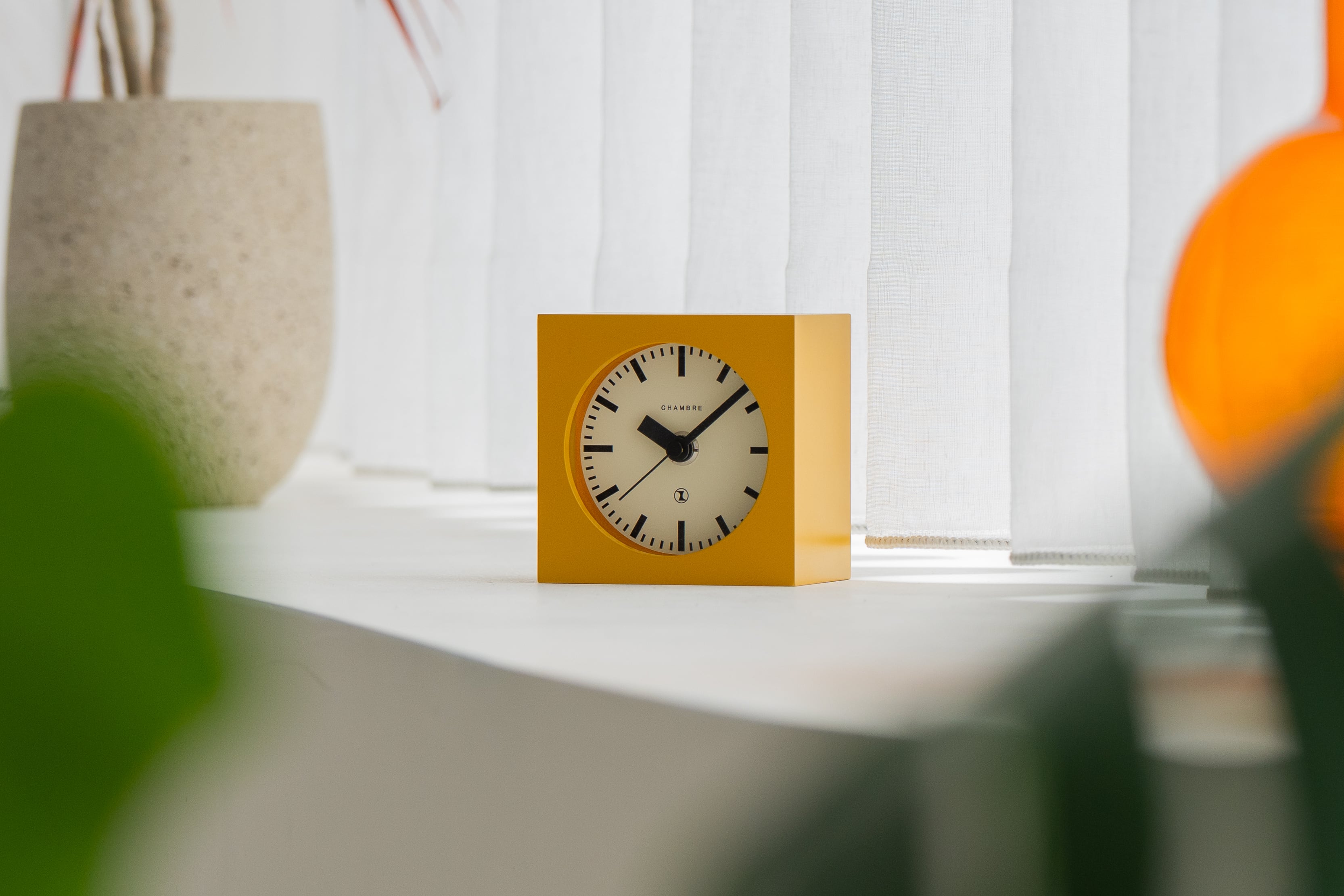 BLOCK DESK CLOCK MUSTARD | シャンブル【CHAMBRE】byインターゼロ