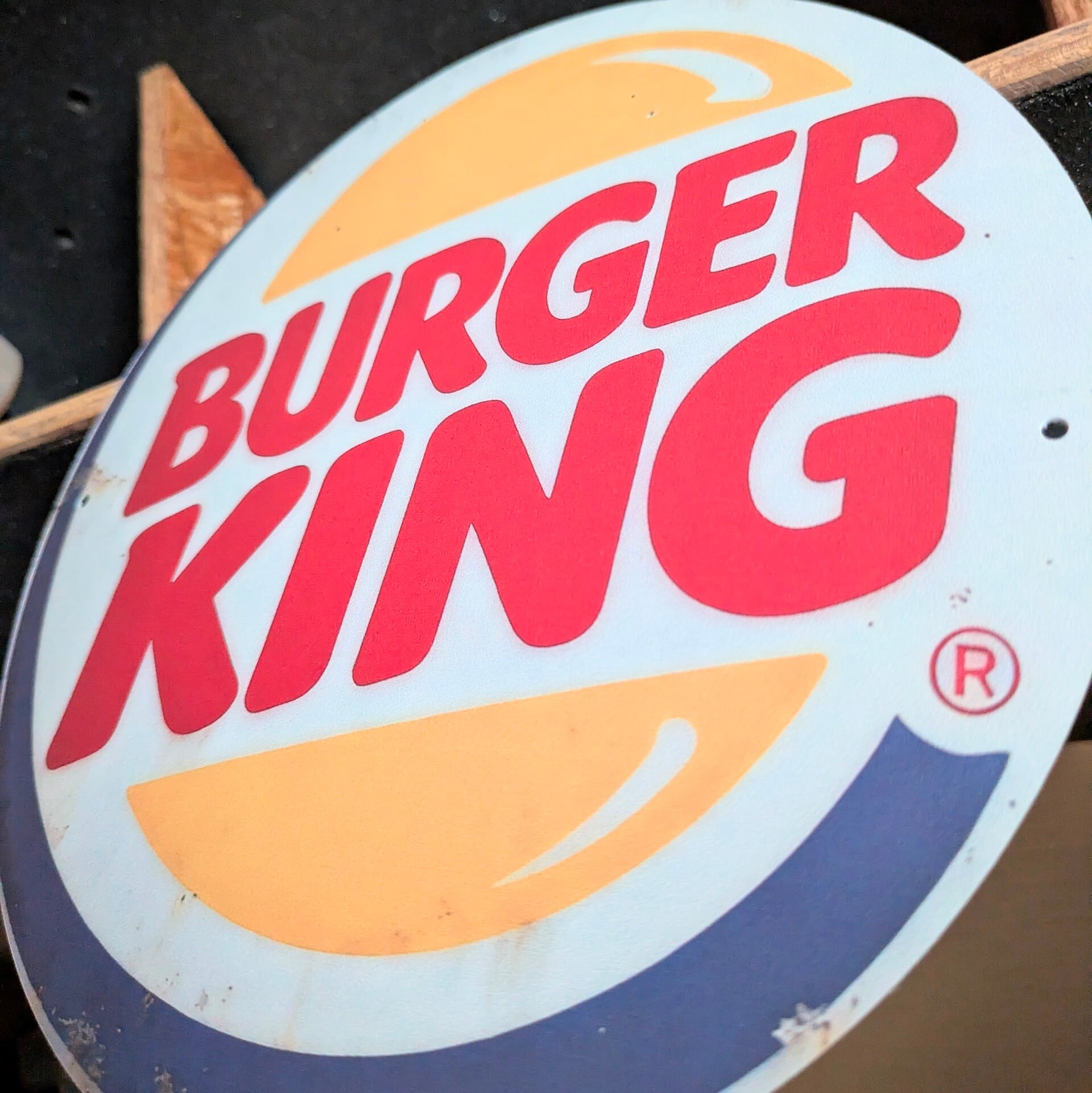 送料無料！ちょうどいいブリキ看板【 BURGERKING ( バーガーキング ) 】METAL SIGN / メタルサイン / ブリキ看板 / サインボード / ビンテージ加工 〚アメリカン雑貨 アメトイ〛