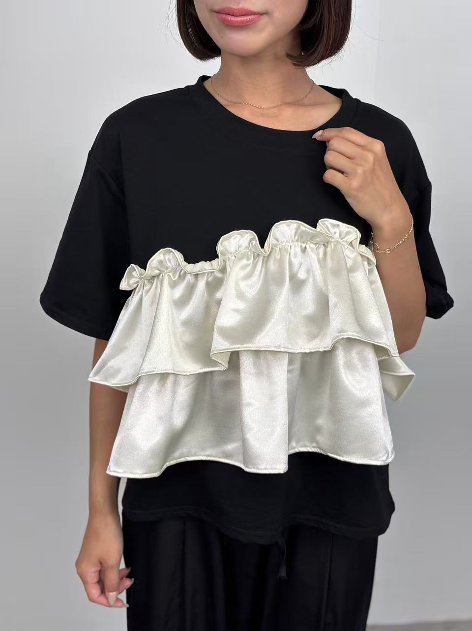 360サテンフリルTシャツ