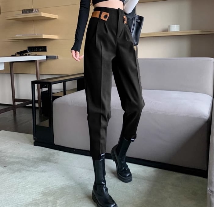 ボトムス パンツ ズボン ストレートパンツ 細身 ストレート ハイウエスト きれいめ シンプル カジュアル おしゃれ お洒落 かっこいい レトロ こなれ感 ラフ マニッシュ ボーイッシュ スポーティー 個性的 クール モダン アメリカン 無地 春 秋 10代 20代 30代 レディース 女性用 学生 通学 デート お出かけ 休日 着回し 普段使い 韓国系 脚長 S M L 黒 ブラック 茶色 ブラウン くすみカラー 大人カラー モノトーン