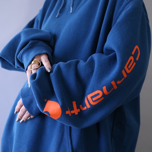 "carhartt" good coloring body and sleeve printed over silhouette parka