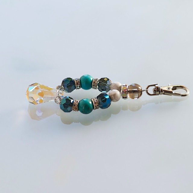 【3種の守護石入り】ティアドロップ型お守りチャーム