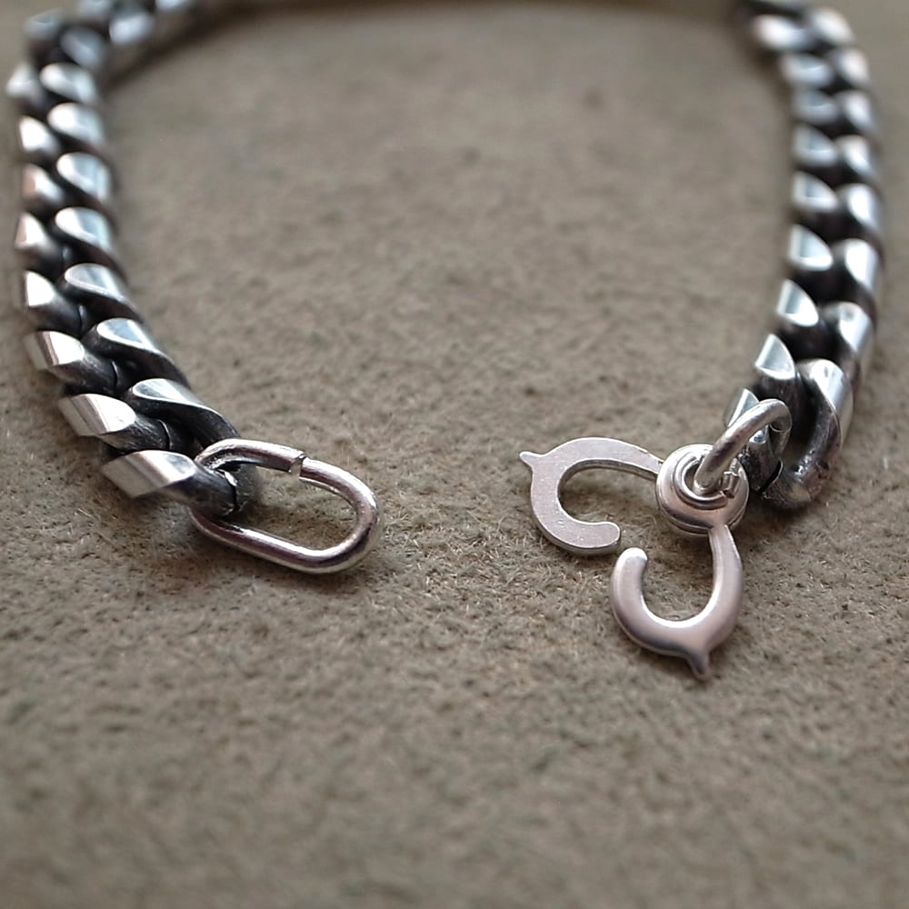 MIL. ID BRACELET- SILVER +VINTAGE HOOK+