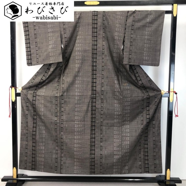 結城紬 100亀甲 エ霞に花柄模様 こじれ 濃藍色 しつけ糸 K-4653 