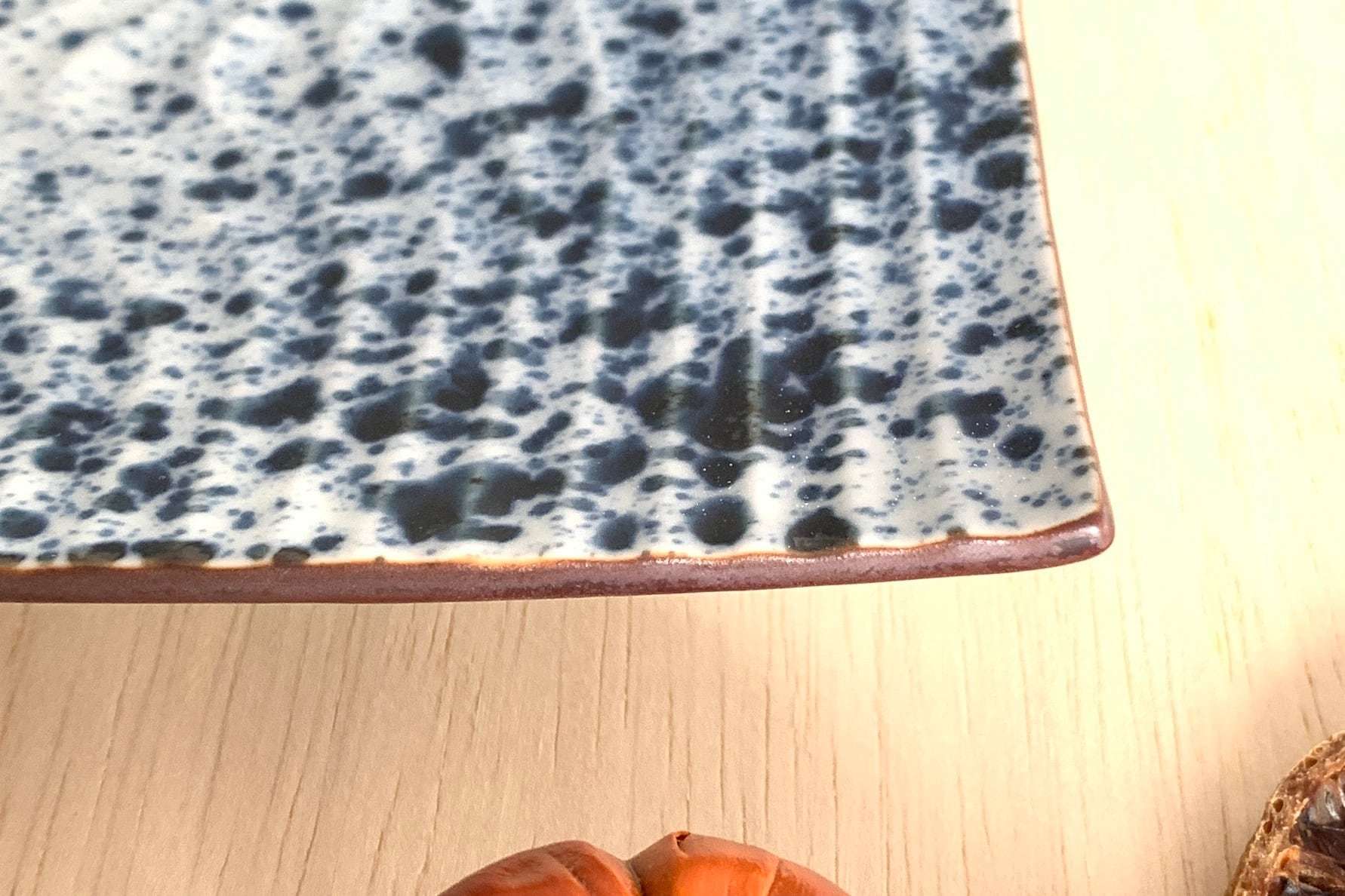 角皿とコンポートの渕さび吹墨セット | 有田焼窯元 聖陶苑