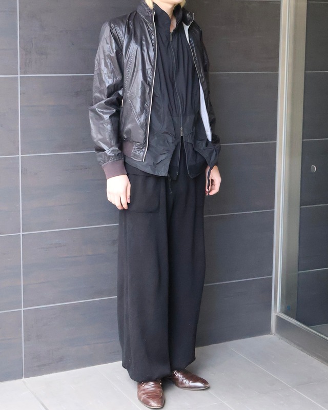 short length zip up blouson