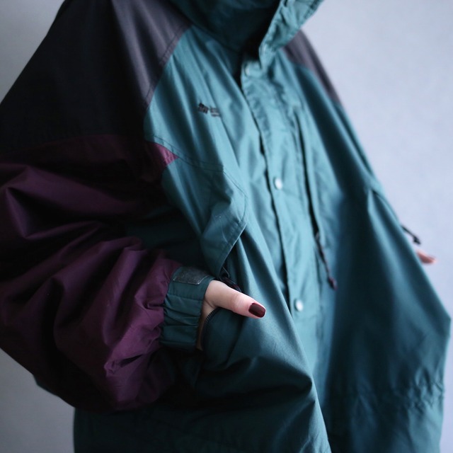 "Columbia" poison coloring over size mountain jacket