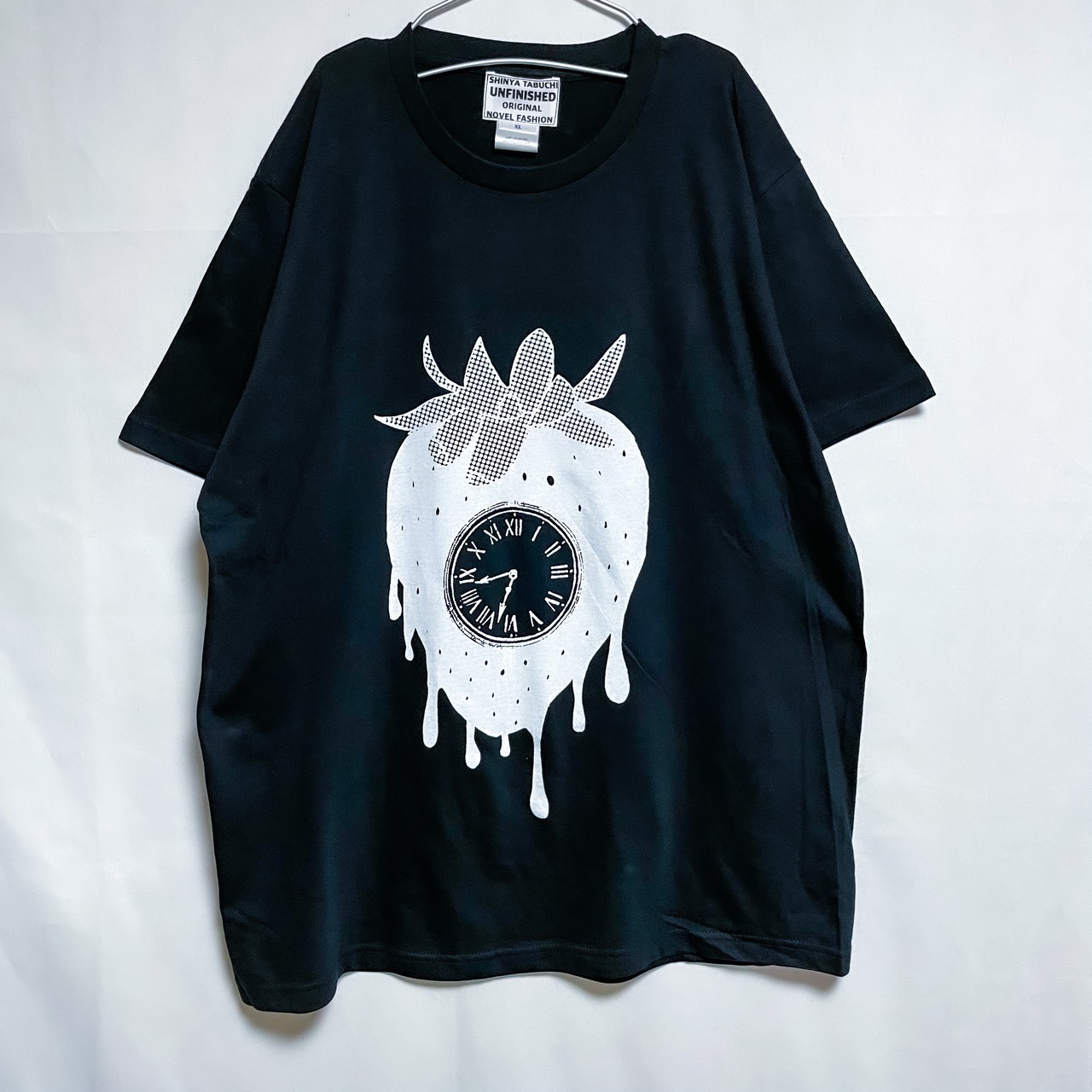 UNFINISHED非常識なイチゴTシャツ