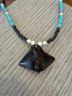 黒檀マンタ　ビーズネックレス