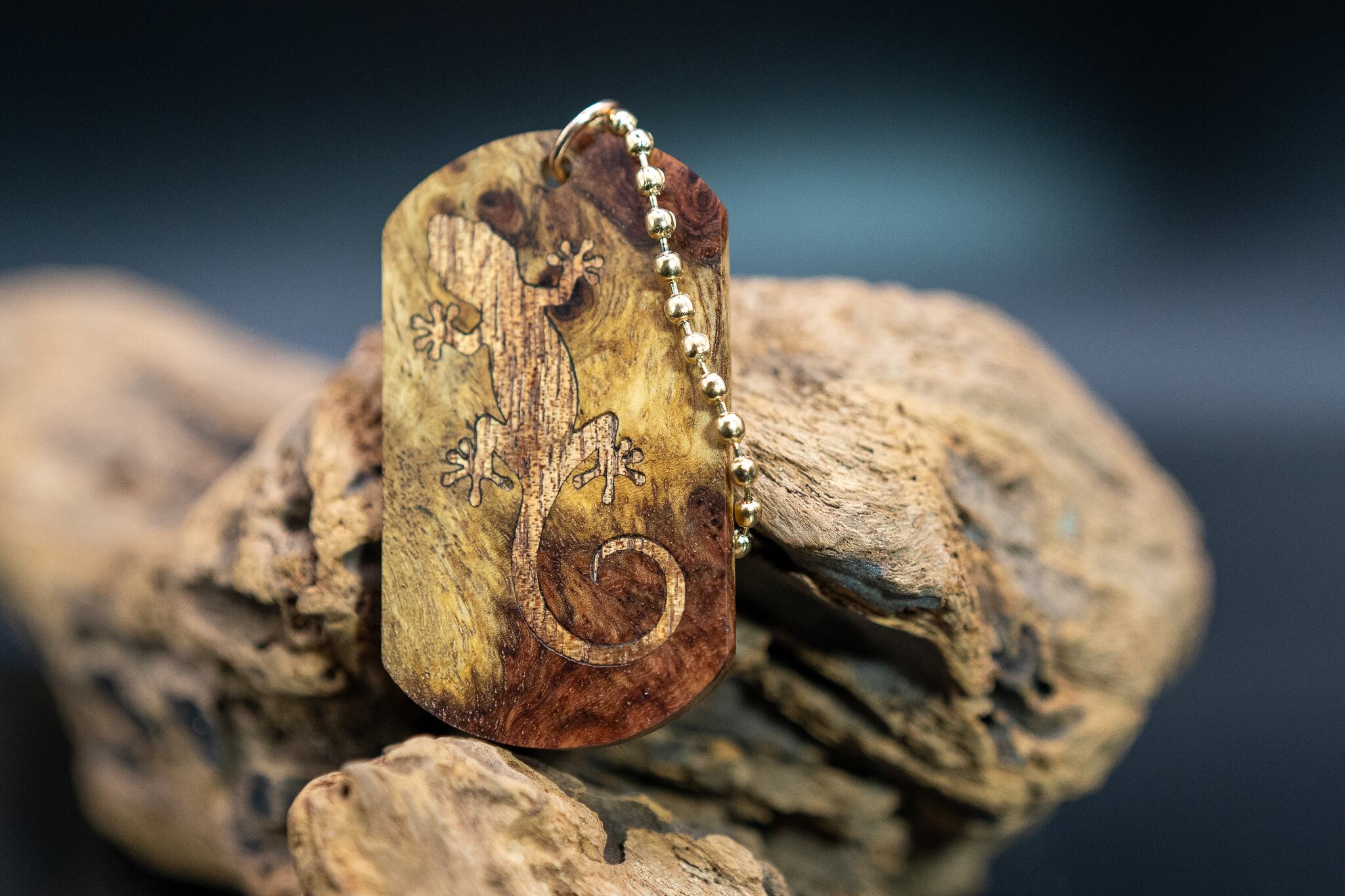 難あり【高級ギターの代名詞】 ホンジュラスローズウッド瘤杢 象嵌 木登りトカゲ キーホルダー