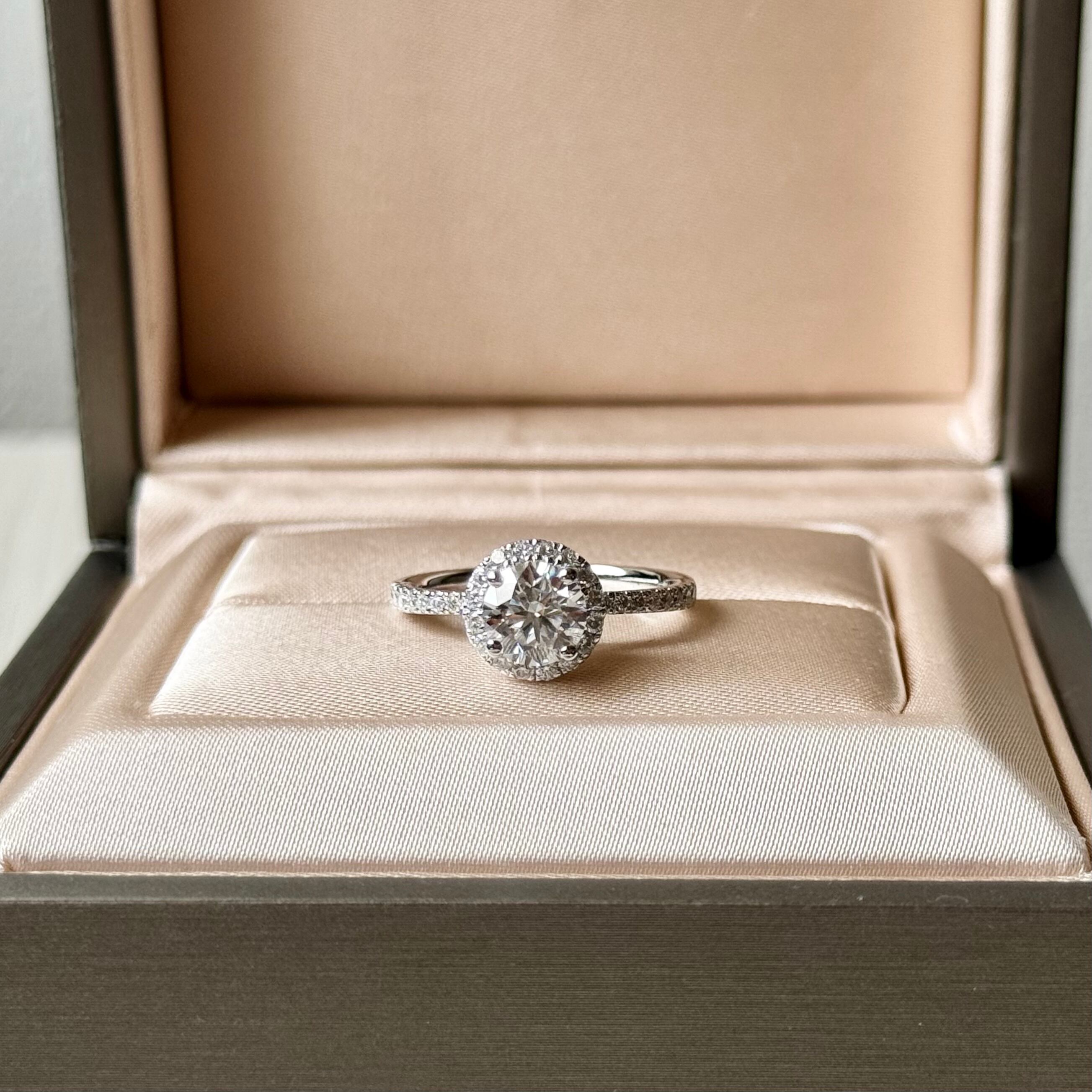 1.0ct モアサナイト ハーフヘイローリング Silver925 プラチナ仕上げ