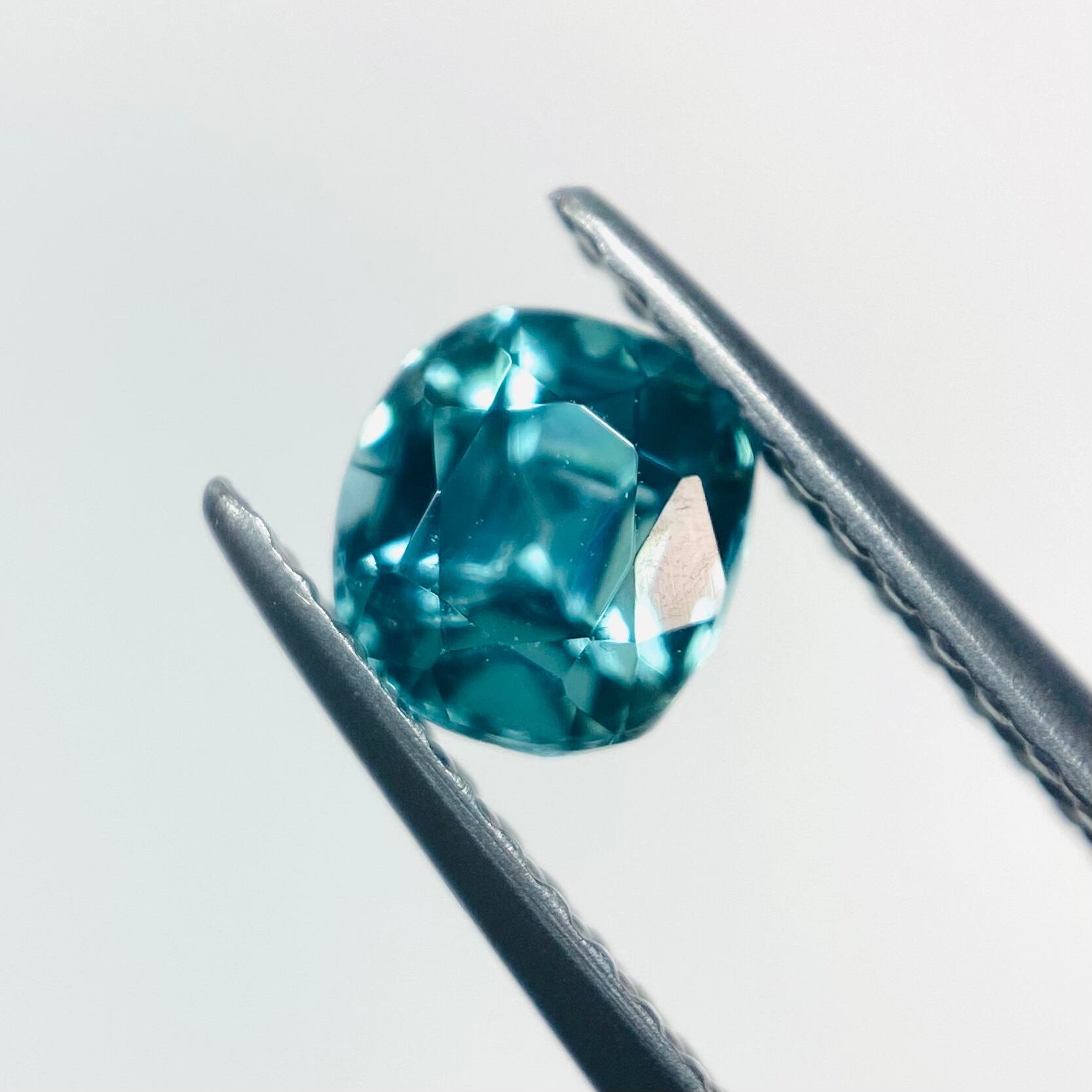 清流　ラグーンブルーのトルマリン