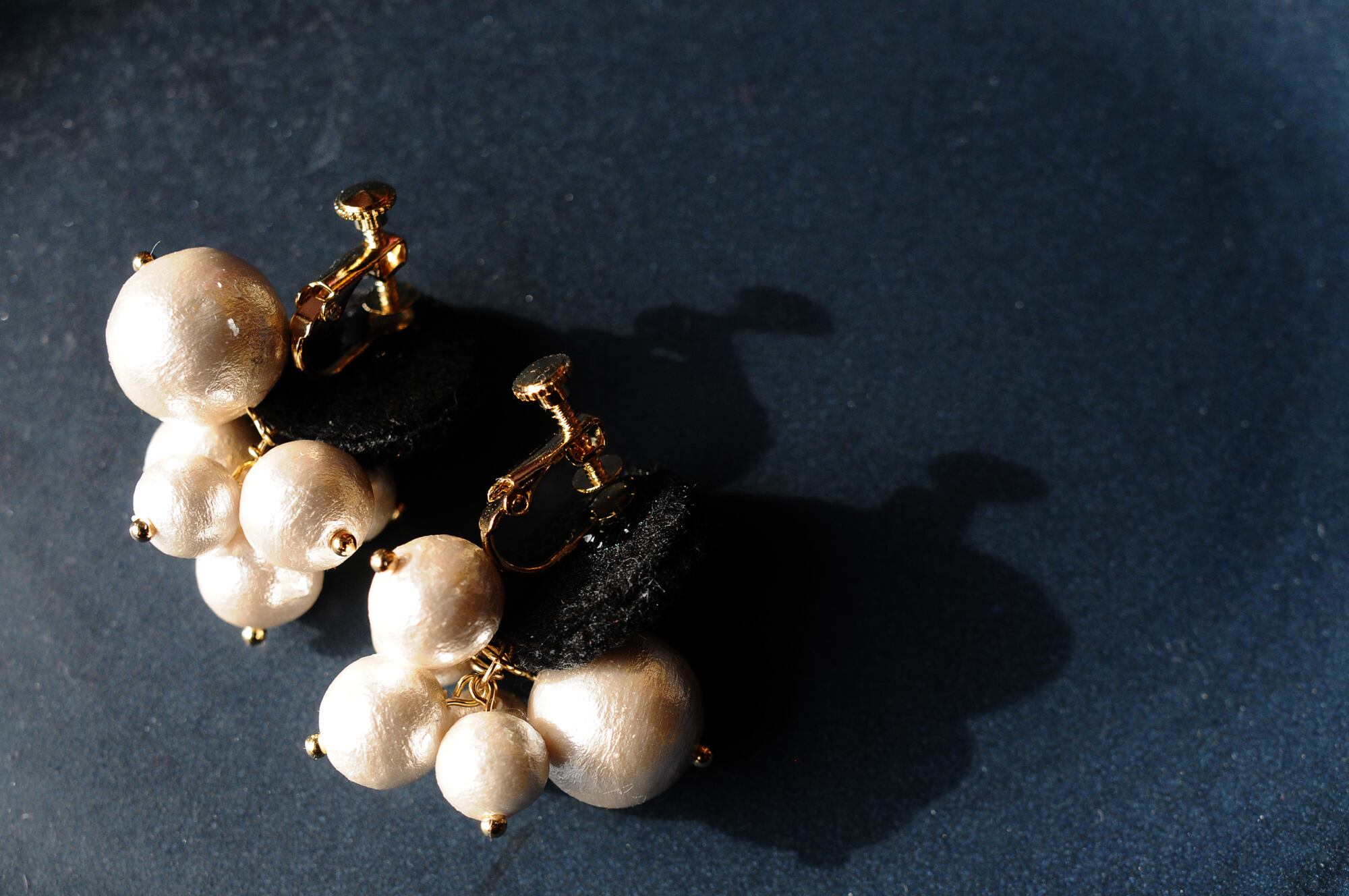 ＜lucy～イロドル惑星～＞刺繍イヤリング◎あふれるパール