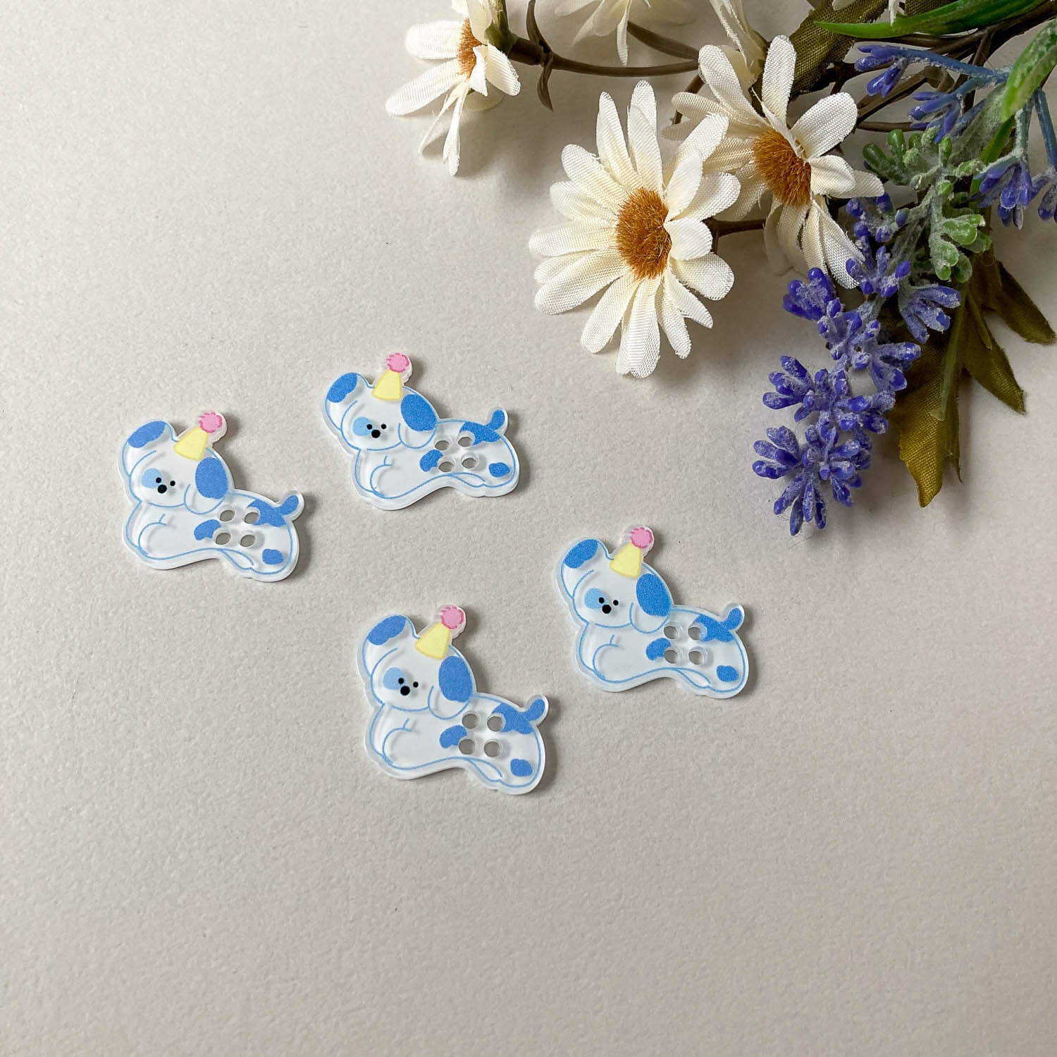 パーティー帽子の犬モチーフボタン(26mm)