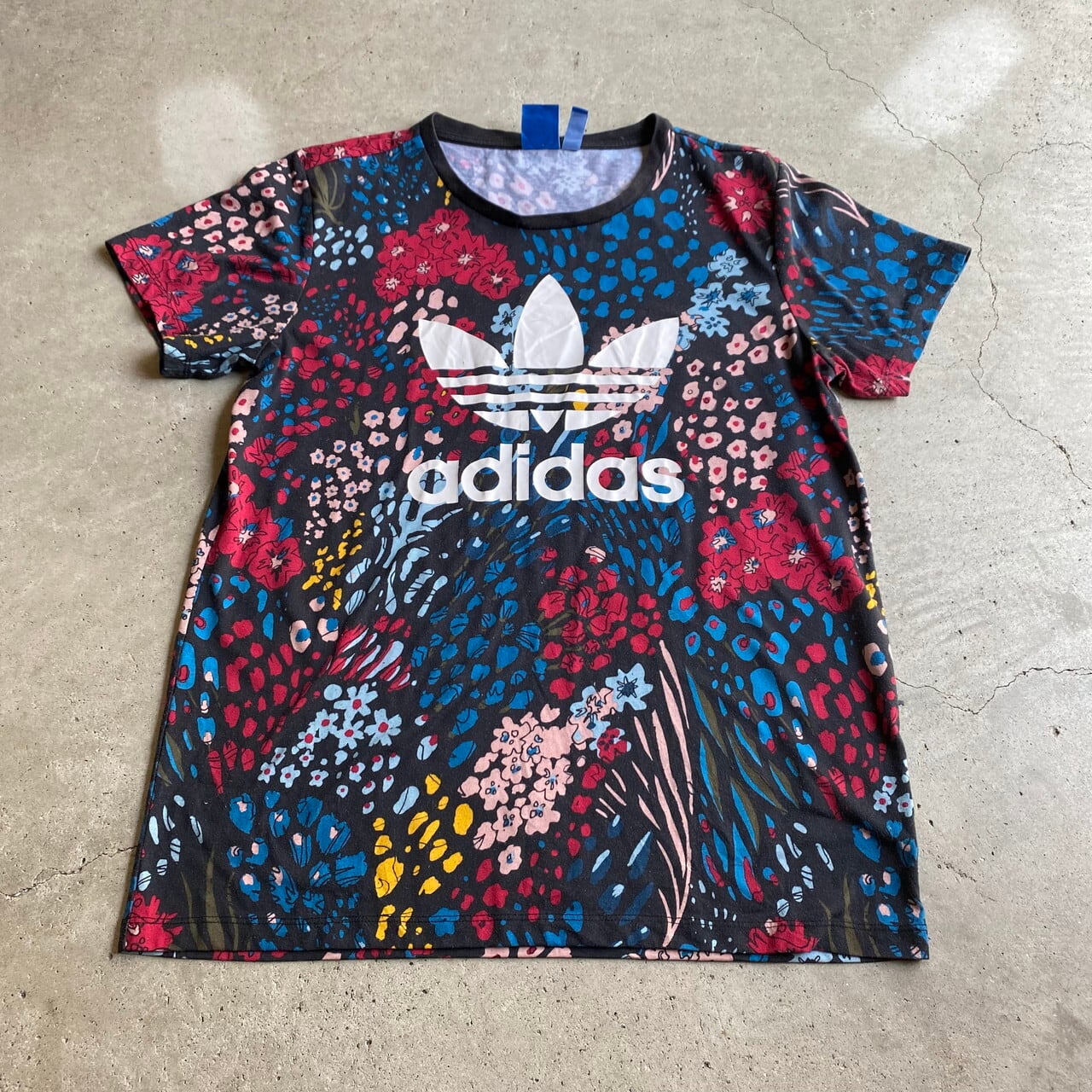 adidas アディダス　パーカー　花柄　ステッチ