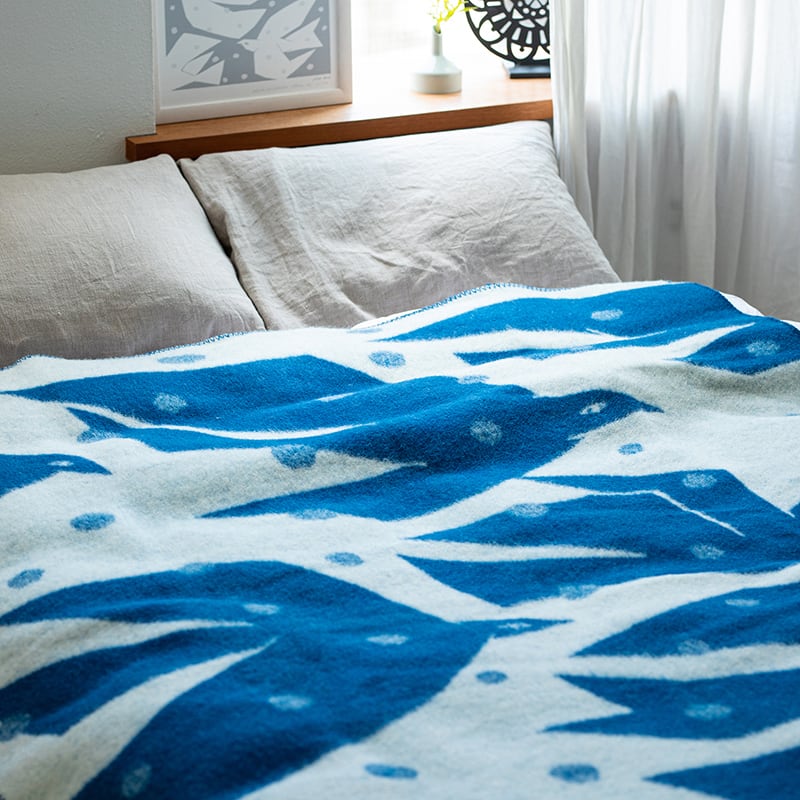 ウール シングル ブランケット TRIP by mina perhonen ブルー