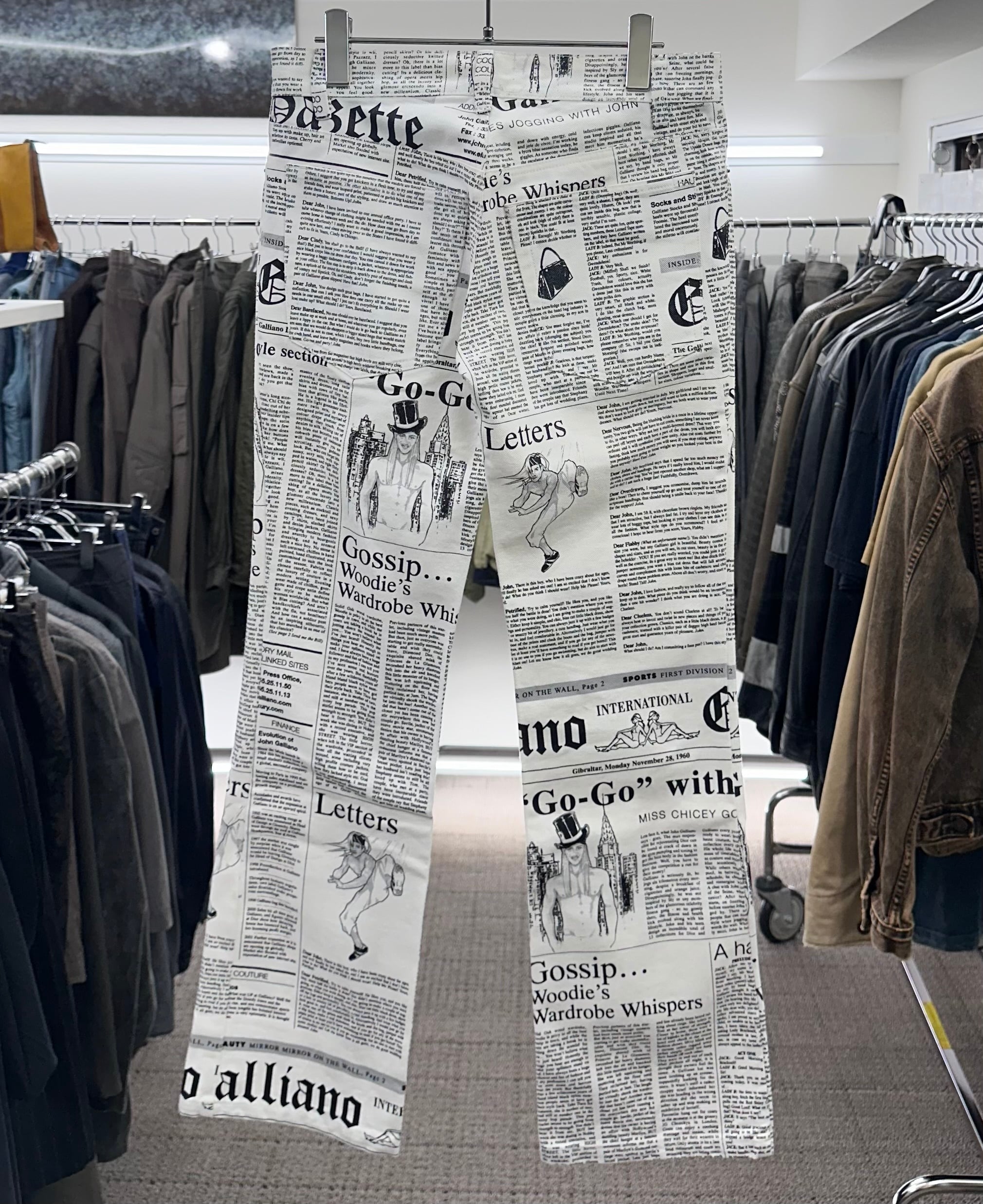 John Galliano 新聞プリント パンツ 42サイズ John Galliano 新聞プリント パンツ 42サイズ|mercariメルカリ