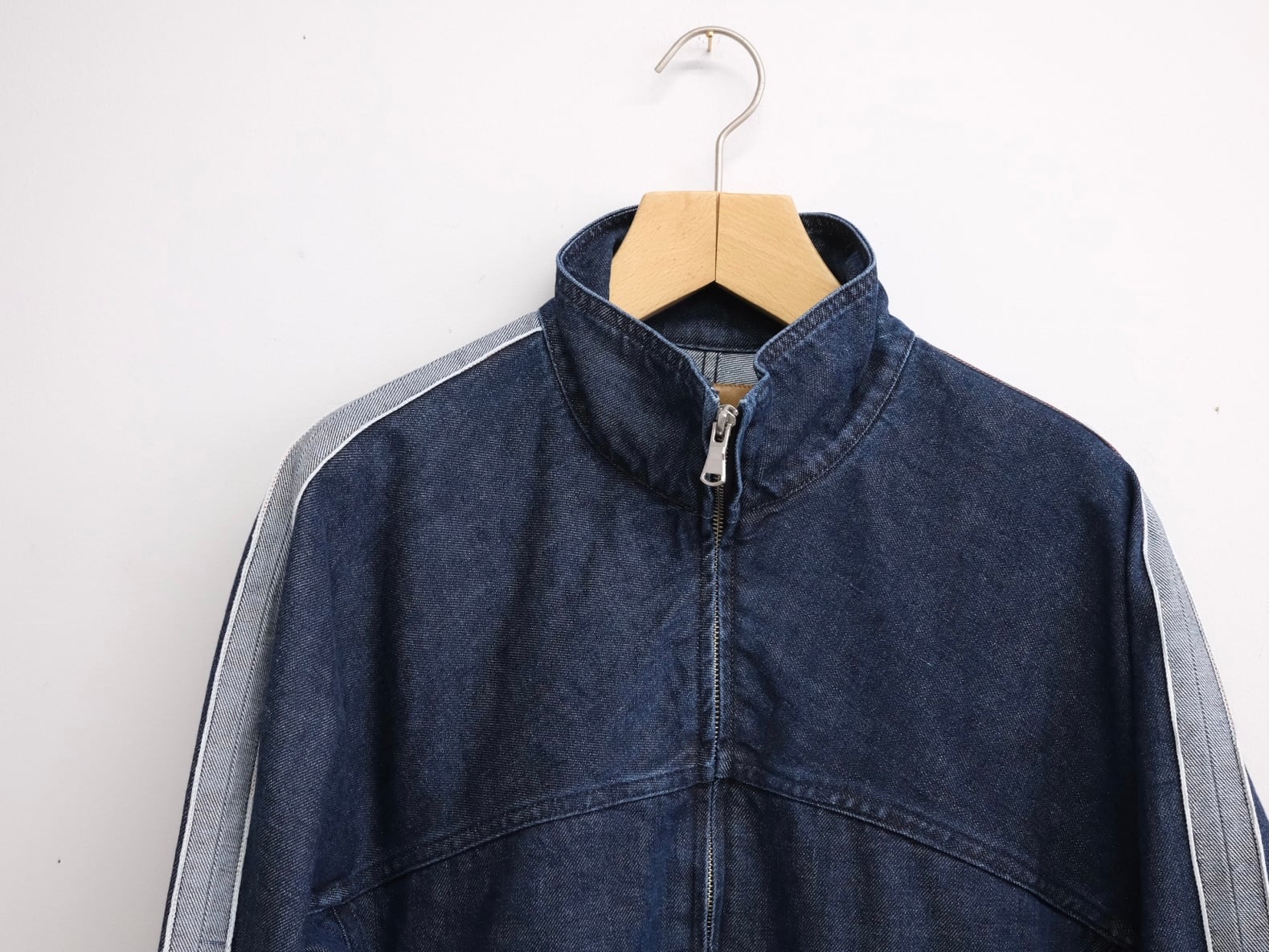 1000S/THOUSANDS “SELVAGE DENIM TRUCK JACKET“ BLUE WASH | Lapel