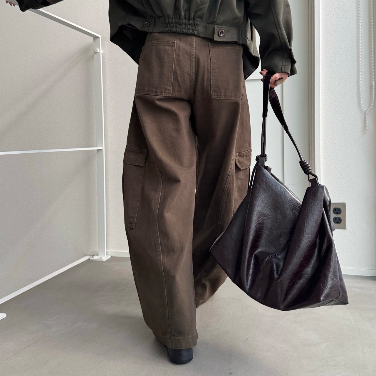 Stitch line volume curve cargo PT/khaki brown