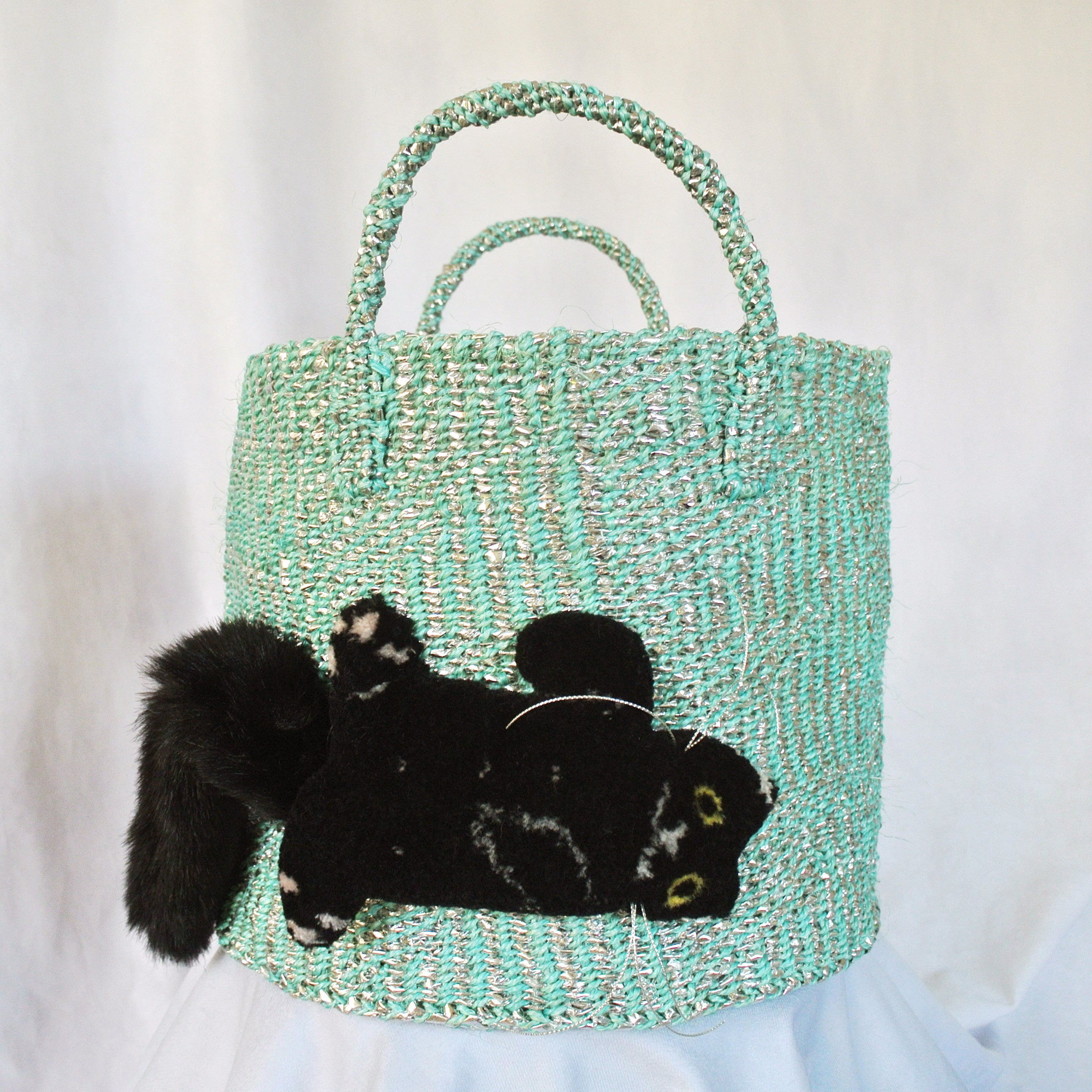 CAT IN DA HOUSE! ON LINE STORE