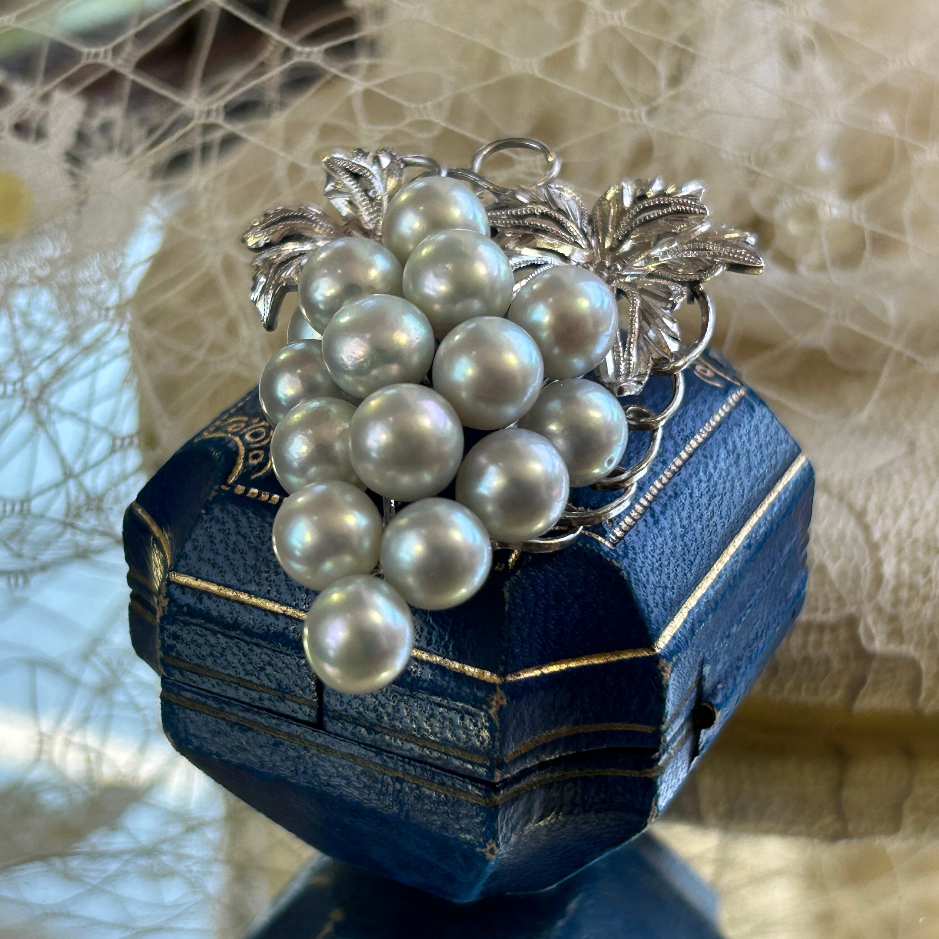 ヴィンテージ  シルバー系あこや真珠たわわ葡萄のブローチ