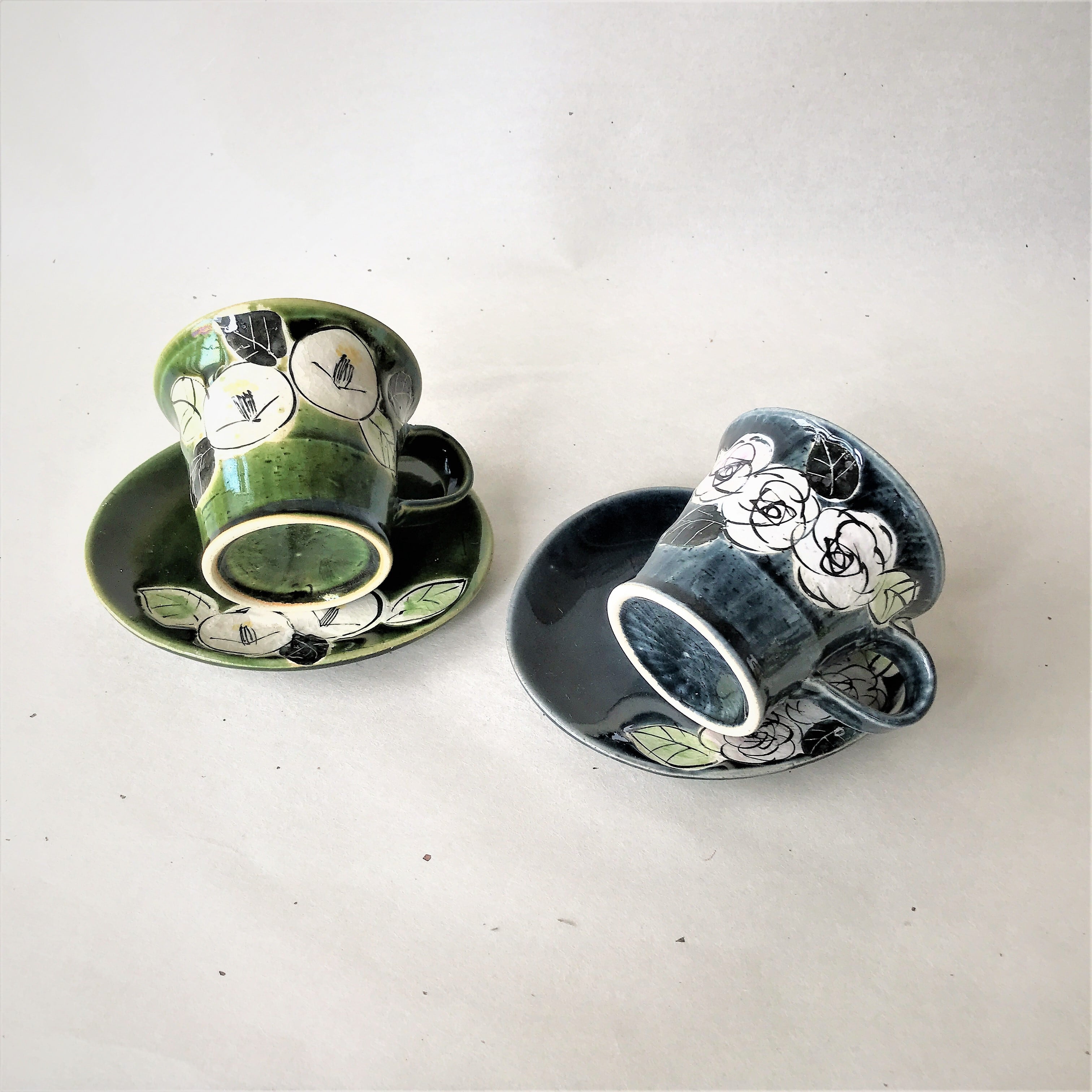 カップ&ソーサー 藍ばらと織部黒椿