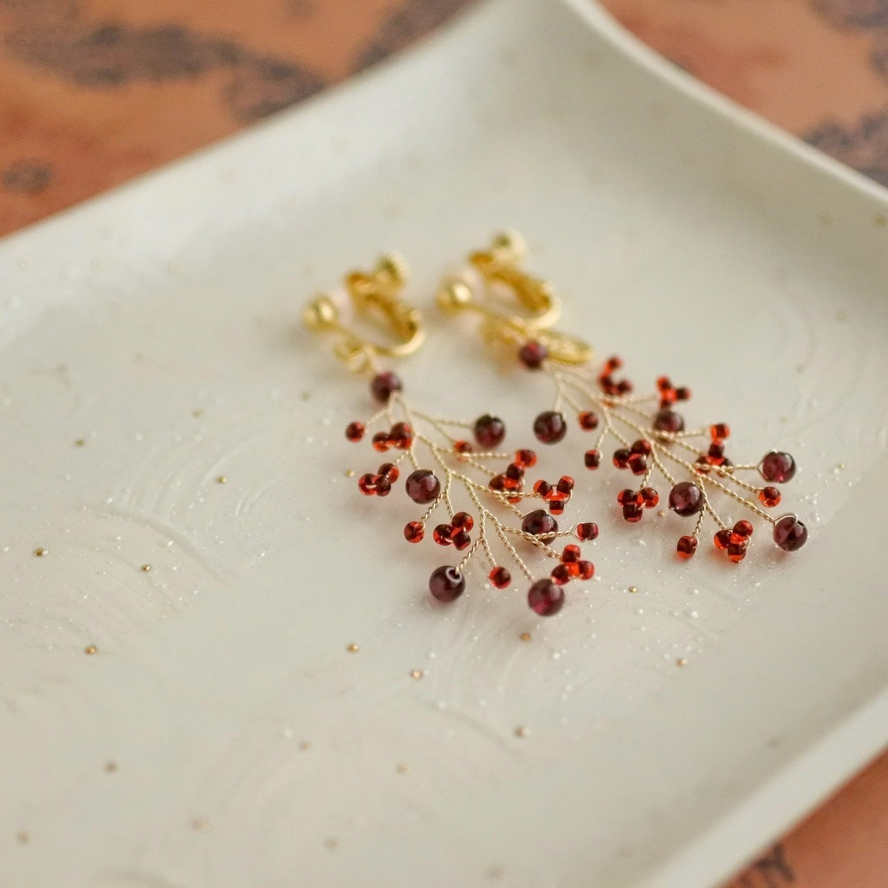 1,2月限定カラー「ざくろシリーズ」ひとつめの花　小枝耳飾り　ワイヤーアクセサリー