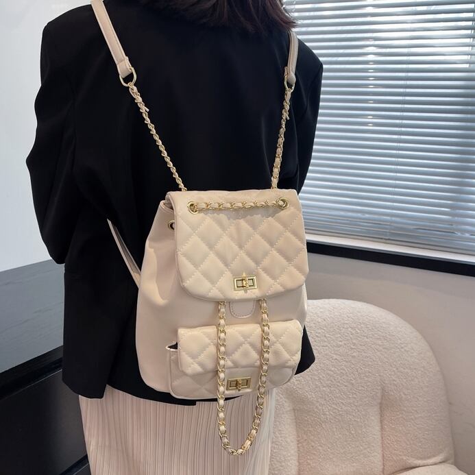 リュック レディース バッグ 鞄 カバン かばん ショルダーバッグ キルティング チェーン ミニバッグ PUレザー バックパック かわいい 大人可愛い きれいめ カジュアル フェミニン おしゃれ お洒落 おとな ラブリー キュート ガーリー 抜け感 無地 OL 通勤 学生 通学 デート お出かけ 女子会 休日 コンパクト 春 夏 秋 冬 オールシーズン 10代 20代 30代 40代 50代 ママ 韓国 韓国系 普段使い 楽ちん モテ トレンド 流行 ベージュ ホワイト ブラック 送料無料