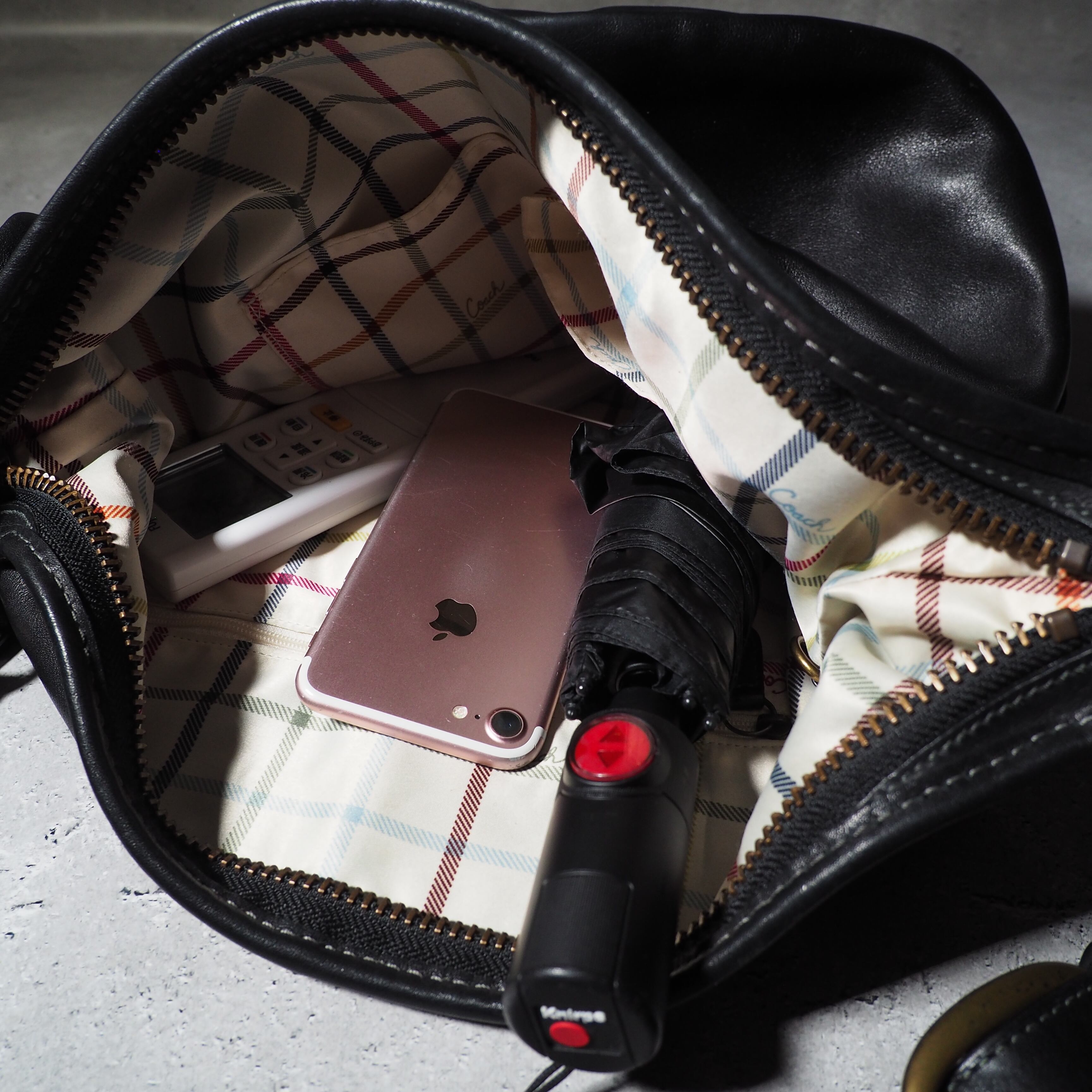 ” COACH ” Black leather 2ways hand shoulder Bag