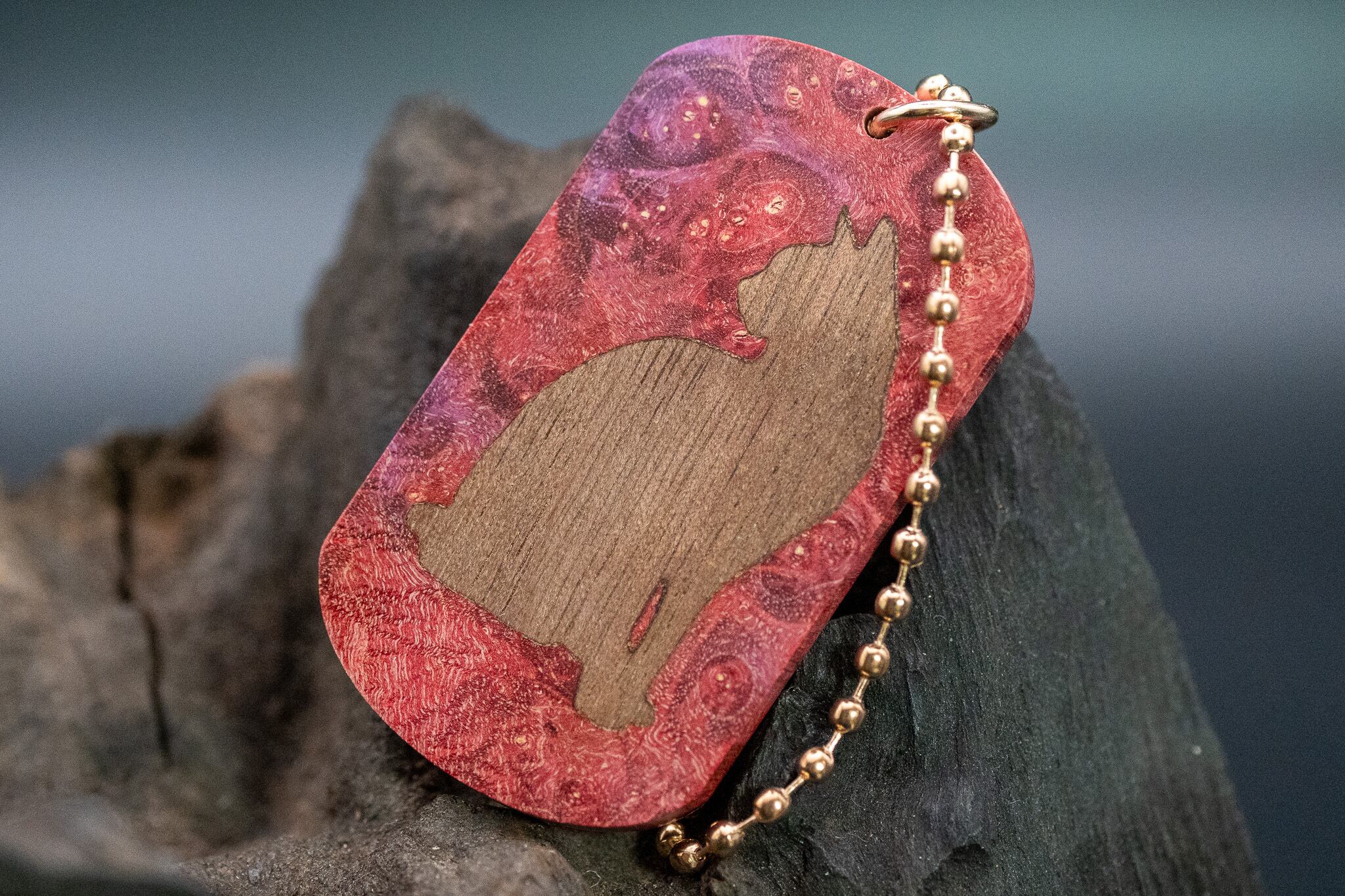 【カナダの象徴】ハードメープル 瘤杢 スタビライズウッド ドッグタグ 象嵌 優雅に座る猫