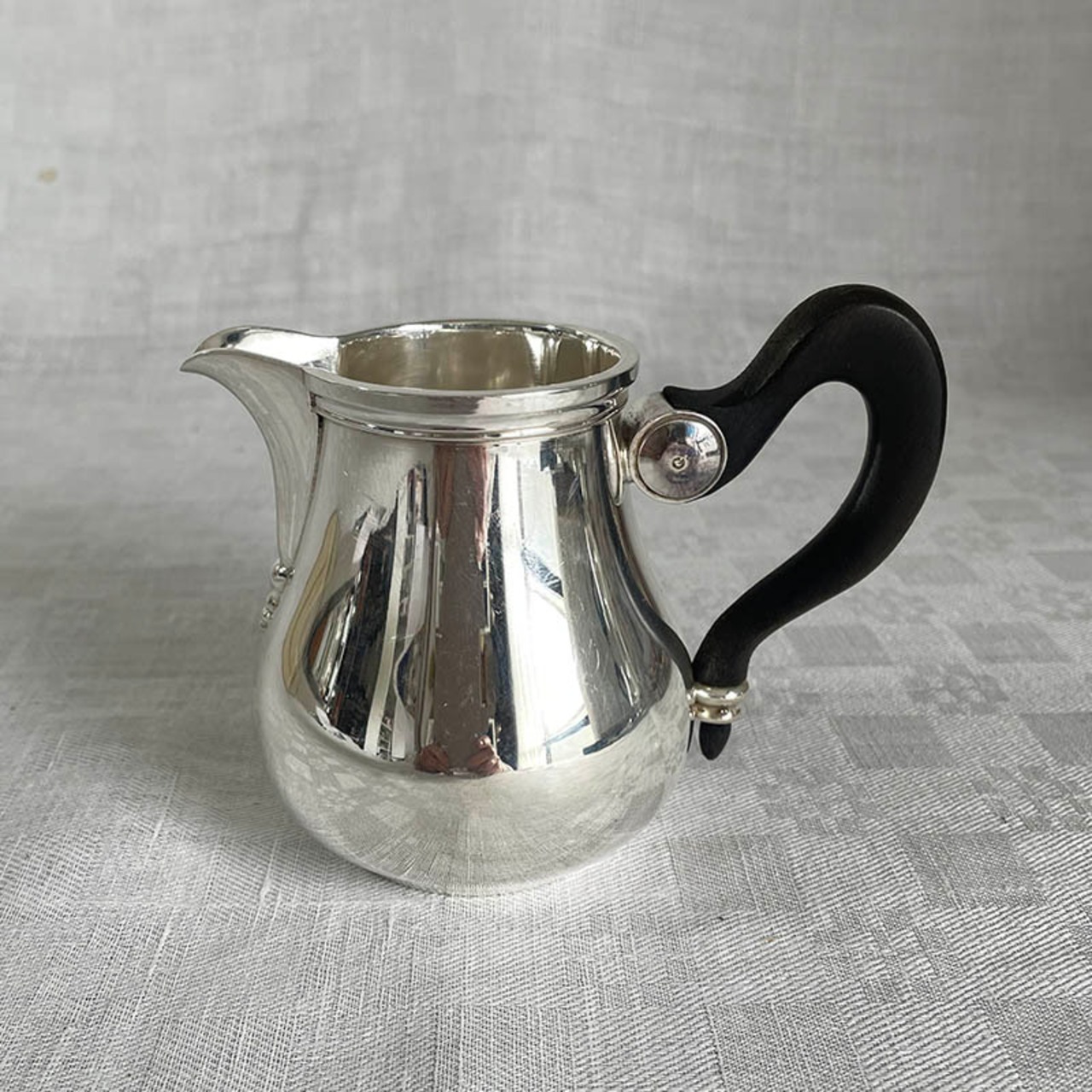ミルクピッチャー　シルバープレート　シンプルデザイン　エボニーハンドル　 19twd22