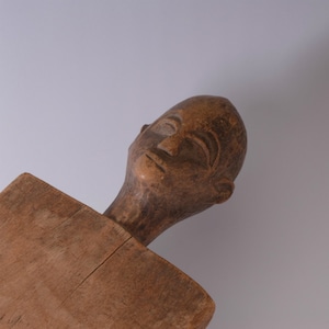 ロビ族　頭像が彫られた儀式用の椅子　F5035