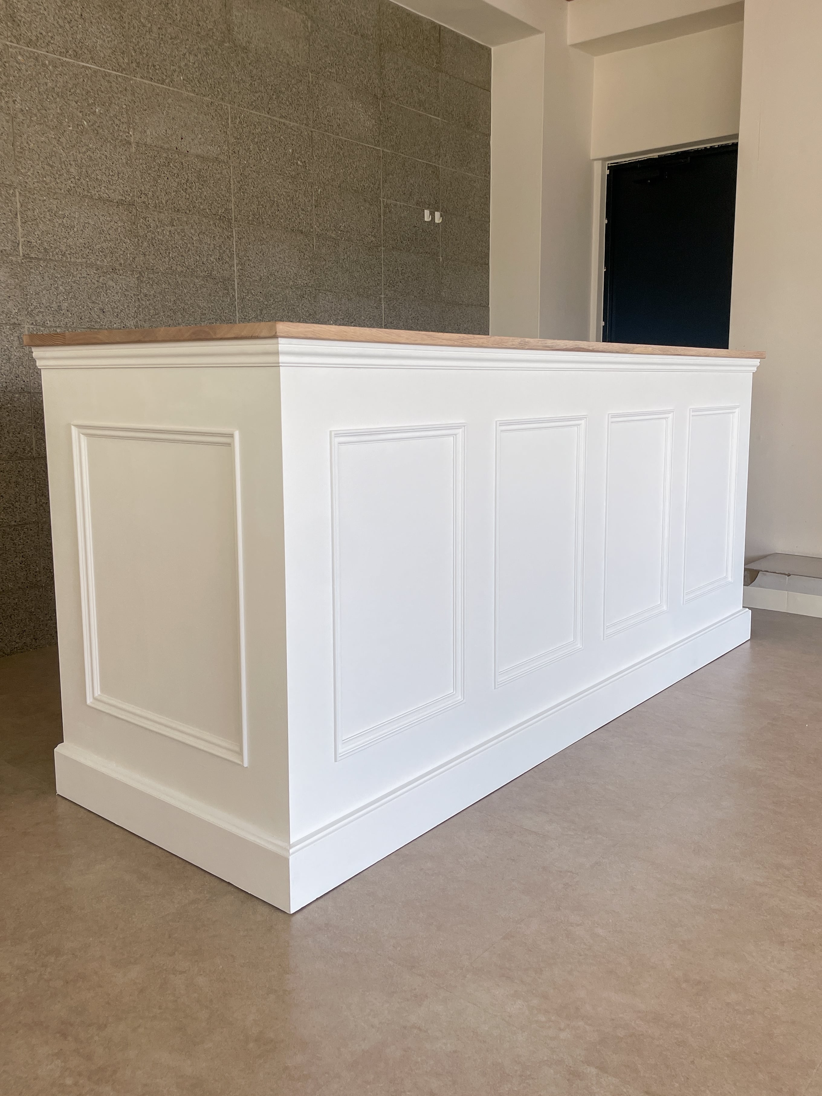 お花屋さん向け作業台カウンター102 (梱包作業におすすめのオーダーメイドレジ台)W2000 ホワイトオーク天板