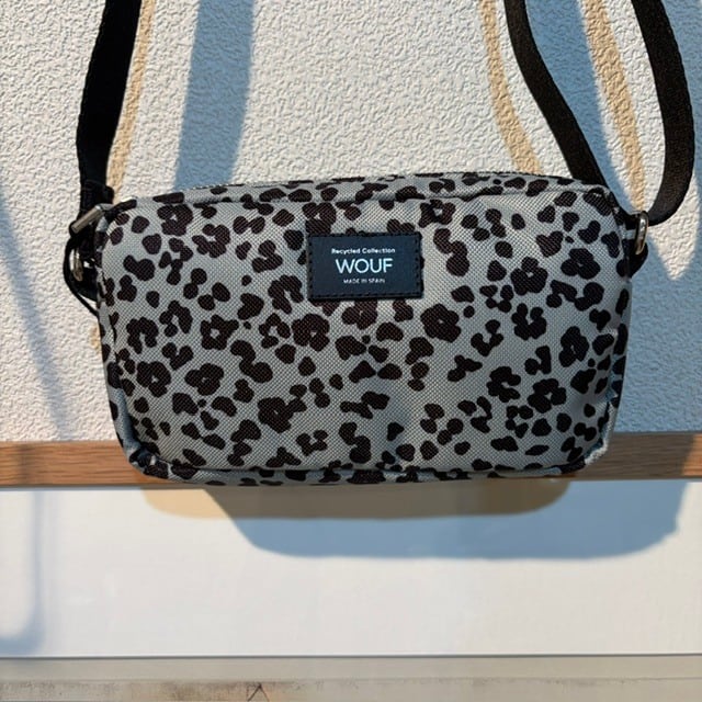 再入荷しました、人気のWOUF ミニショルダ