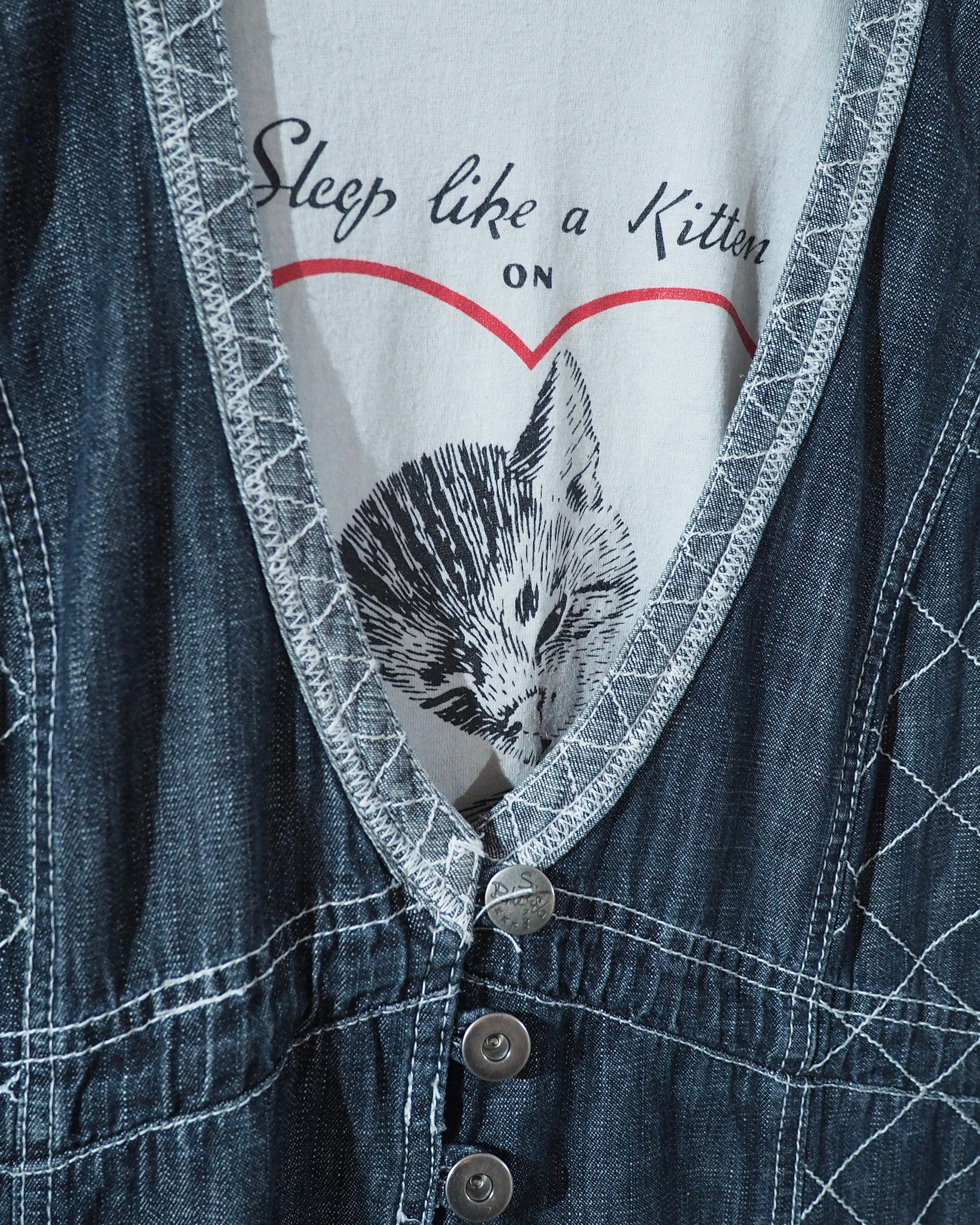 1990s " Made in USA " Sleep Cat printed vintage Tee