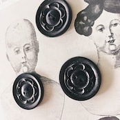 フランス 1900s 幾何学の黒花とgalalithe製ボタンセットe アンティーク