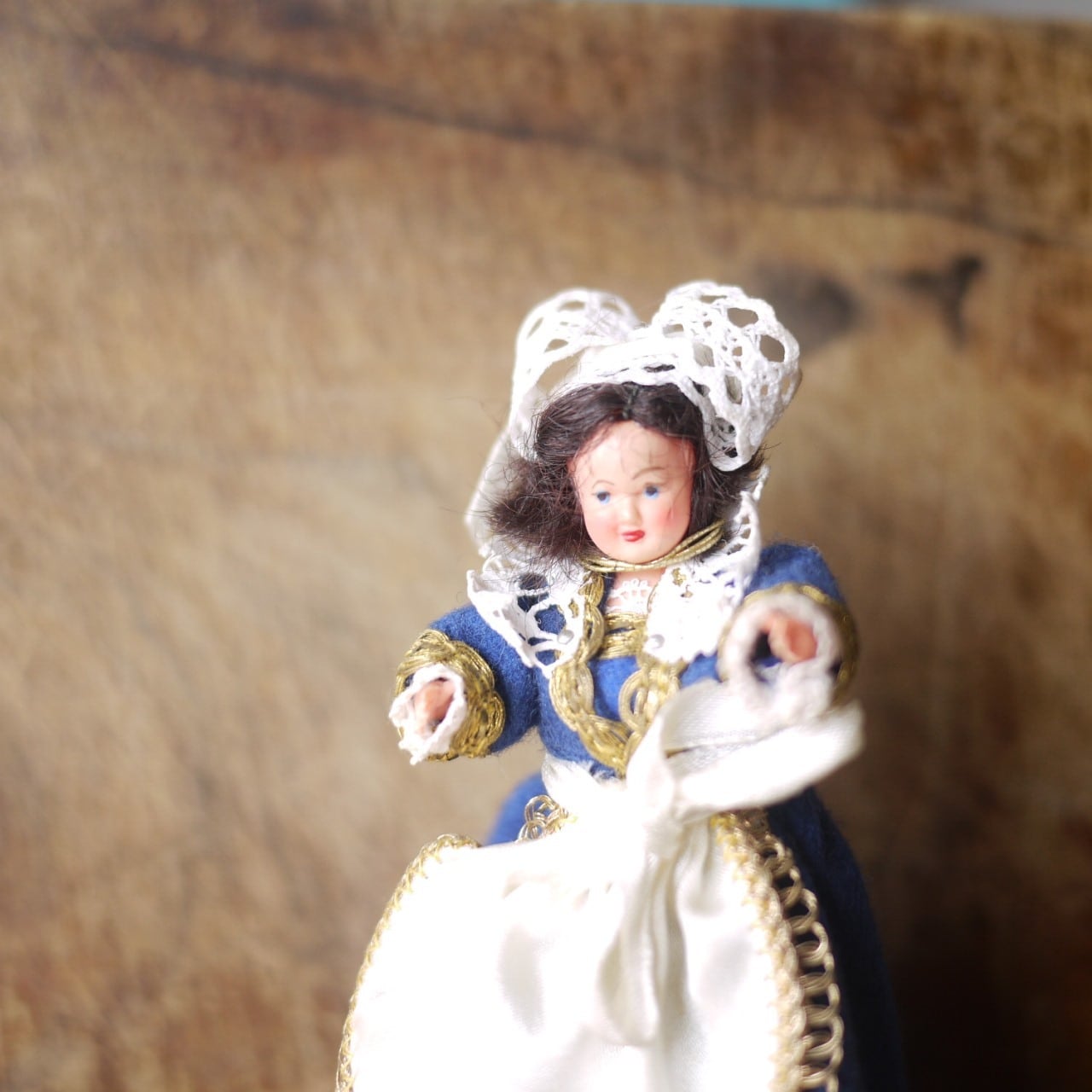 フランスのお人形　アルザス地方の伝統衣装人形 フランスのお人形 アルザス地方の伝統衣装人形