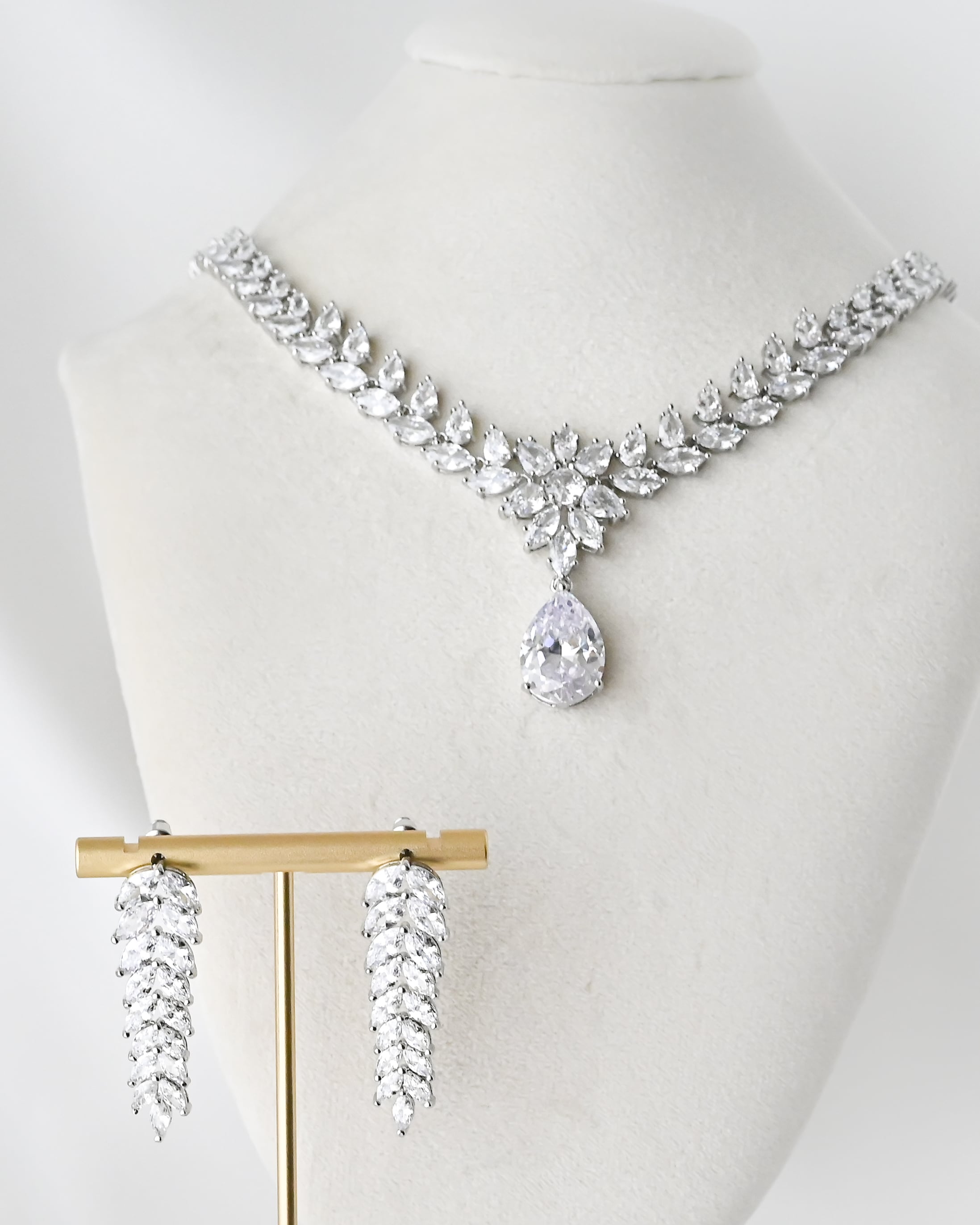 専用　ネックレス&ピアス ウェディングネックレスピアスセット【NE2306-05】 | ブライダル