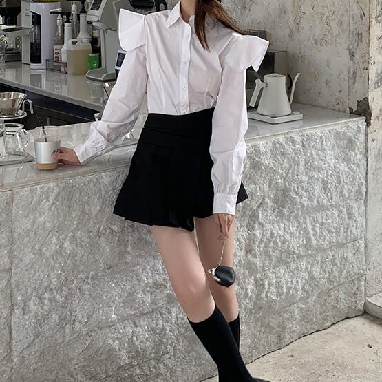 Shoulder frill niche shirt