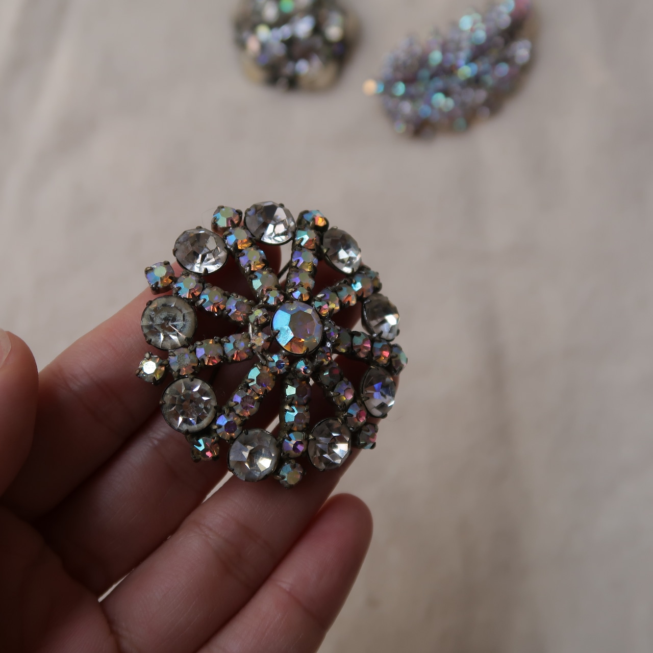 雪の結晶のブローチ