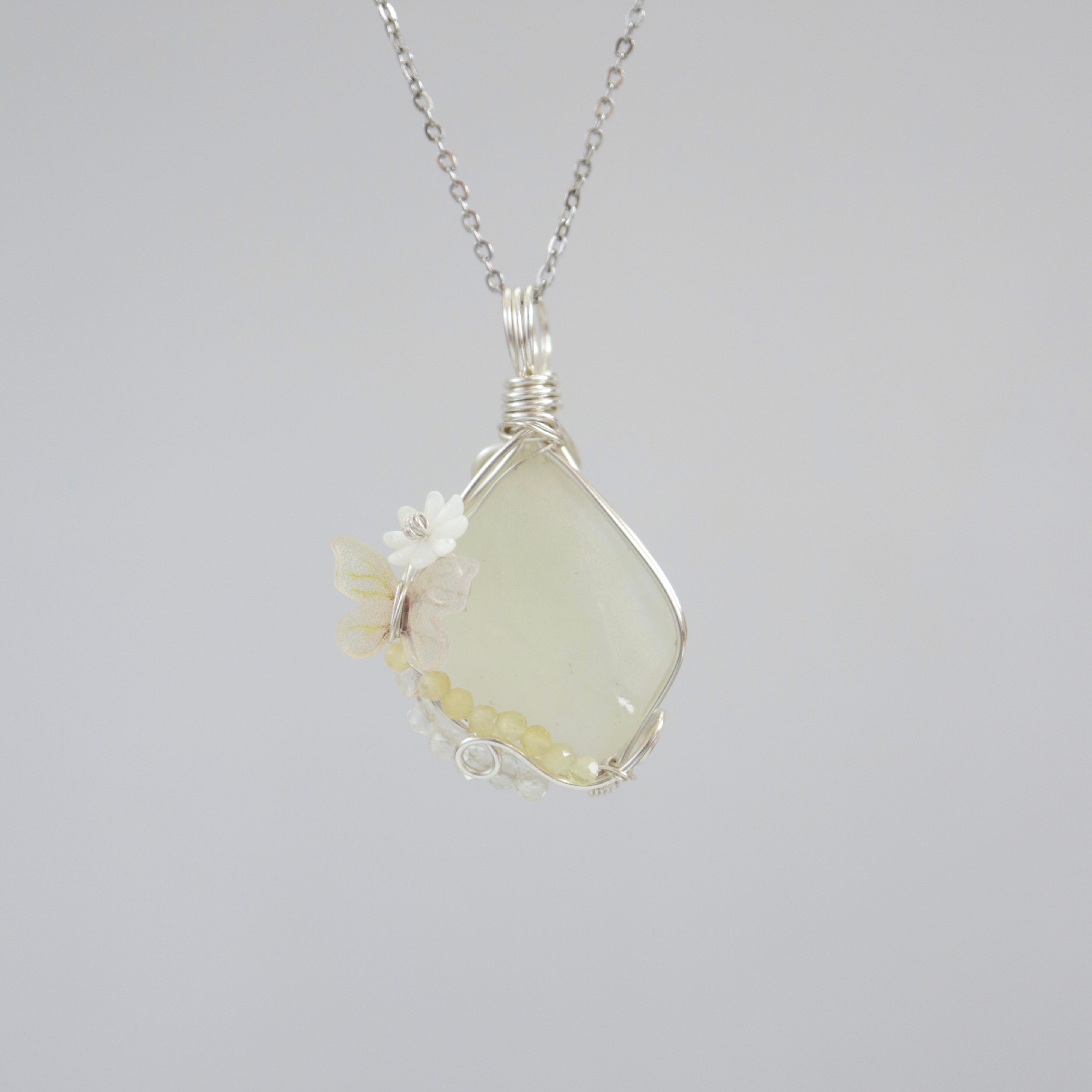 【1点もの】リビアングラスの天然ガラスペンダント《砂漠がくれた宝石》|太古の記憶を宿す光のかけら