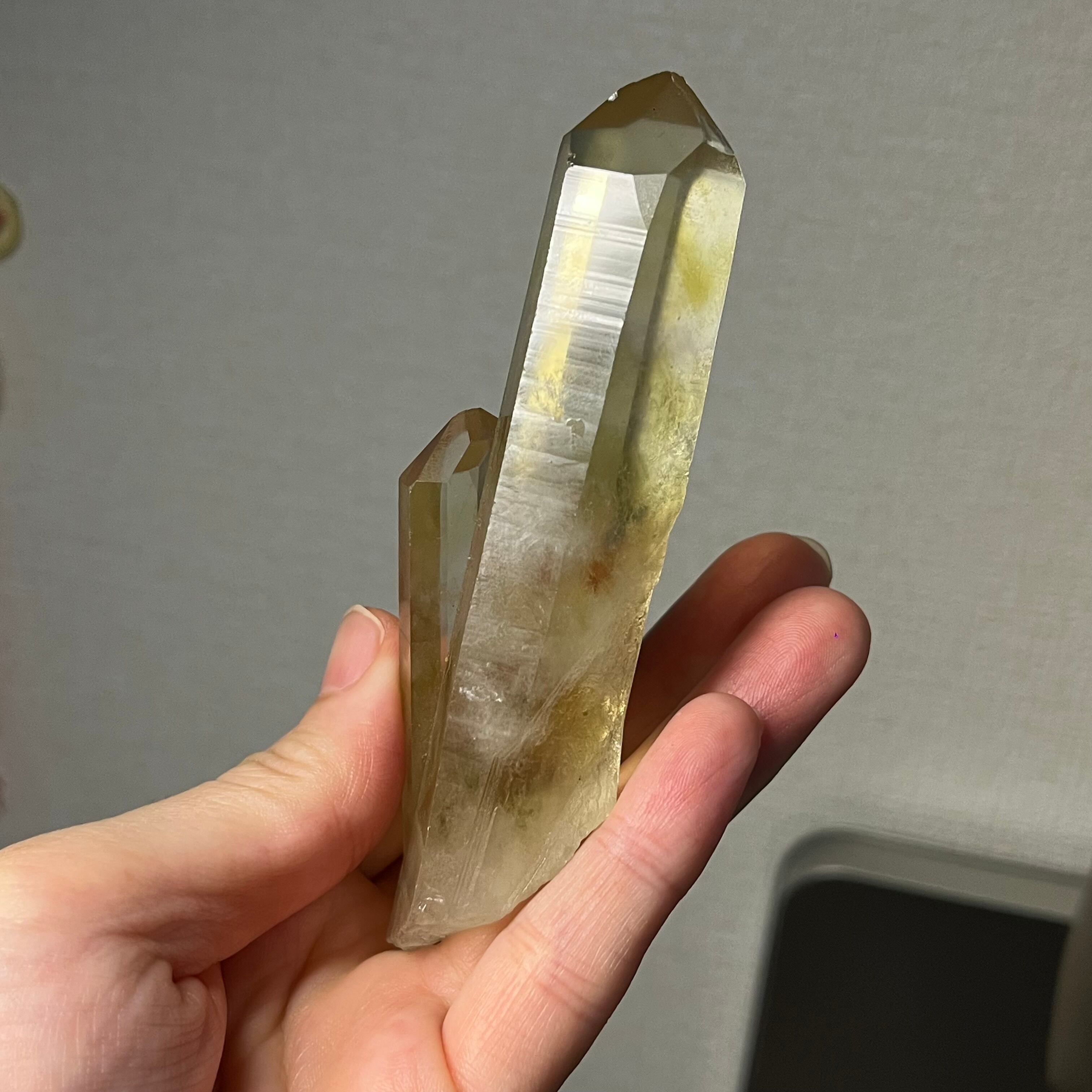 インテリア小物 慧の塔｜ヒマラヤ水晶ポイント（287g／木製台座）