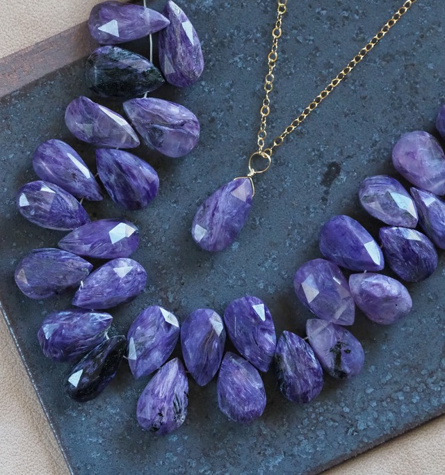 大粒希少高品質ロシアンパープルチャロアイト Charoite AAA☆14kgf☆一粒ペンダント☆