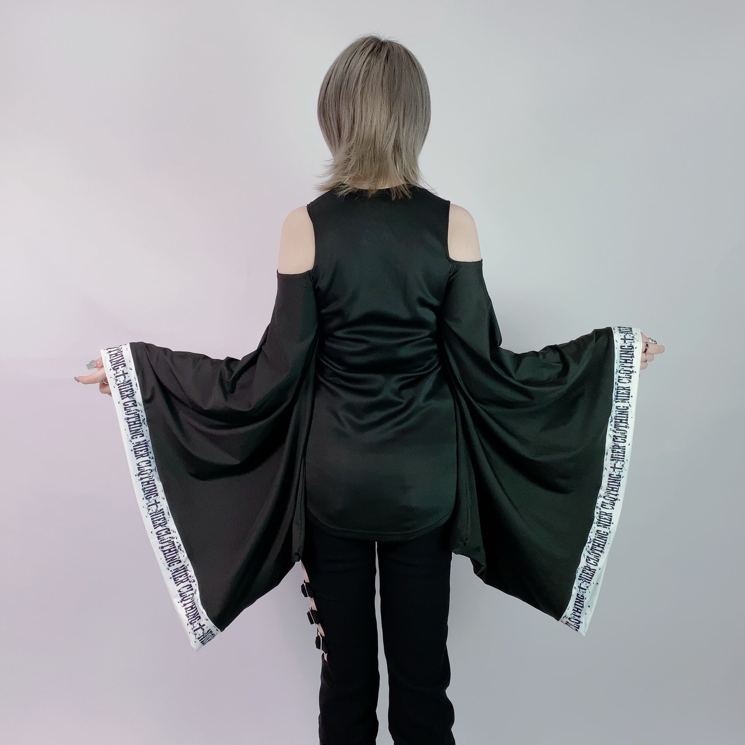 NieR 着物風袖FRONT BRAID OFF-SHOULDER【和柄九尾】