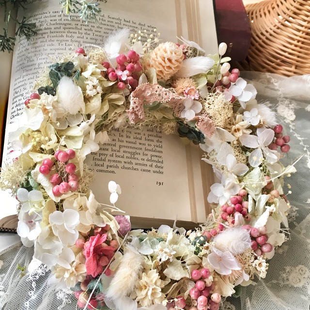 Pink Berry ウェディング リース型 リングピロー アイアンスタンドつき Flower Jam Pink Berry ウェディング リース型 リングピロー アイアンスタンドつき Flower Jam