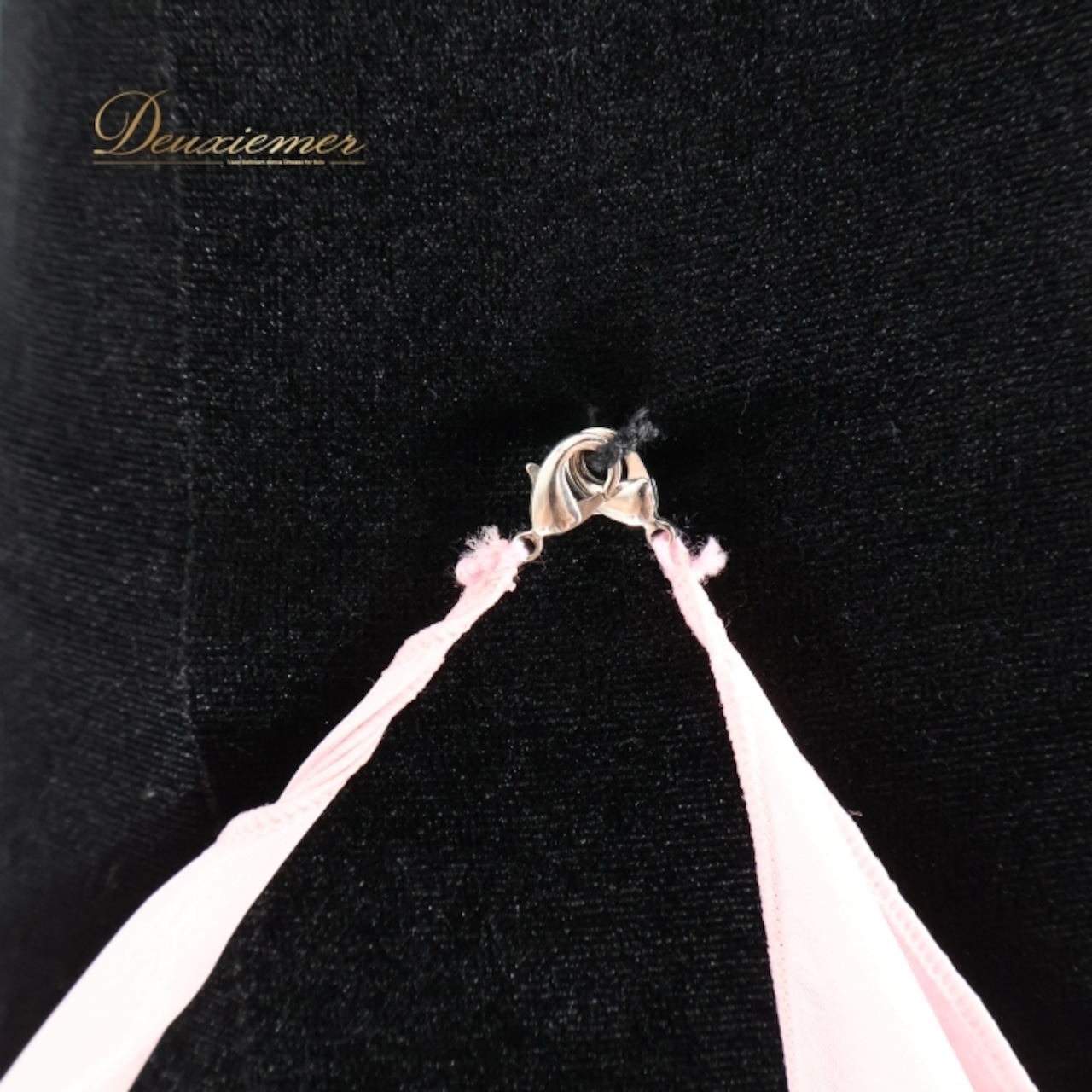 社交ダンス 衣装 スタンダードドレス ワンピース ドレス スタンダード 黒 ピンク フロート レース デモ 競技 パーティ 発表会 ベロア ボリューム 綺麗 ブラック系 ピンク系 華やか 大きなフロート スカート3枚重ね おしゃれ かわいい ステージ衣装 パフォーマンス用 ゴージャス リボンデザイン エレガント